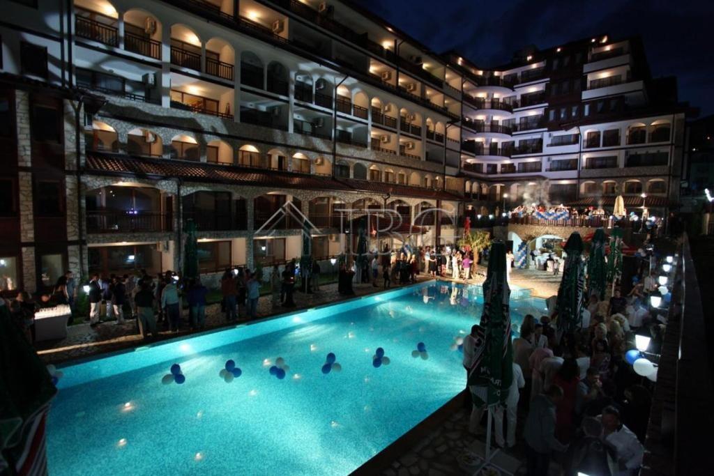Spacious 2-Bedroom Apartment near the Beach Amphora, Sveti Vlas — photo 17 of 19