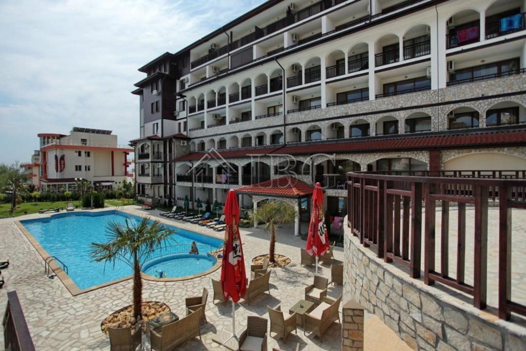 Spacious 2-Bedroom Apartment near the Beach Amphora, Sveti Vlas — photo 18 of 19