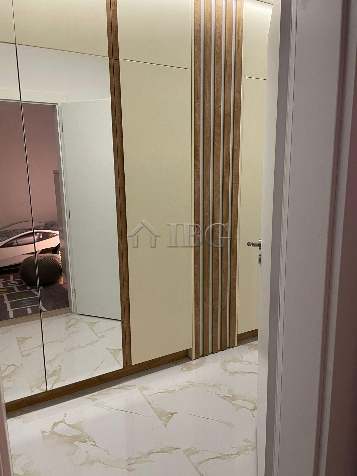 Luxury 4-Bedroom Apartment with Sea View in Aivazovsky Park, Pomorie — photo 13 of 25