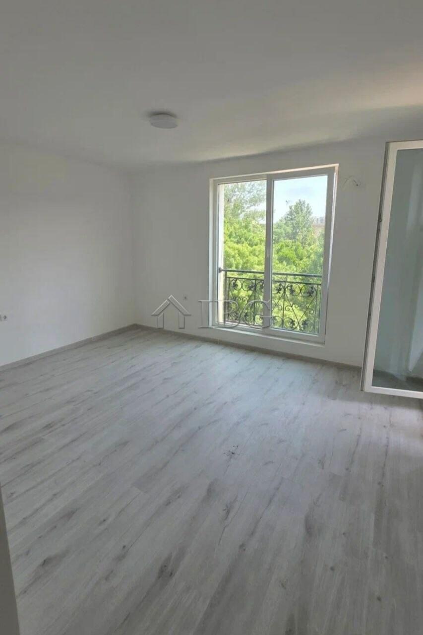 Studio with Balcony in La Mer Silver Residence-1, Sunny Beach — photo 9 of 10