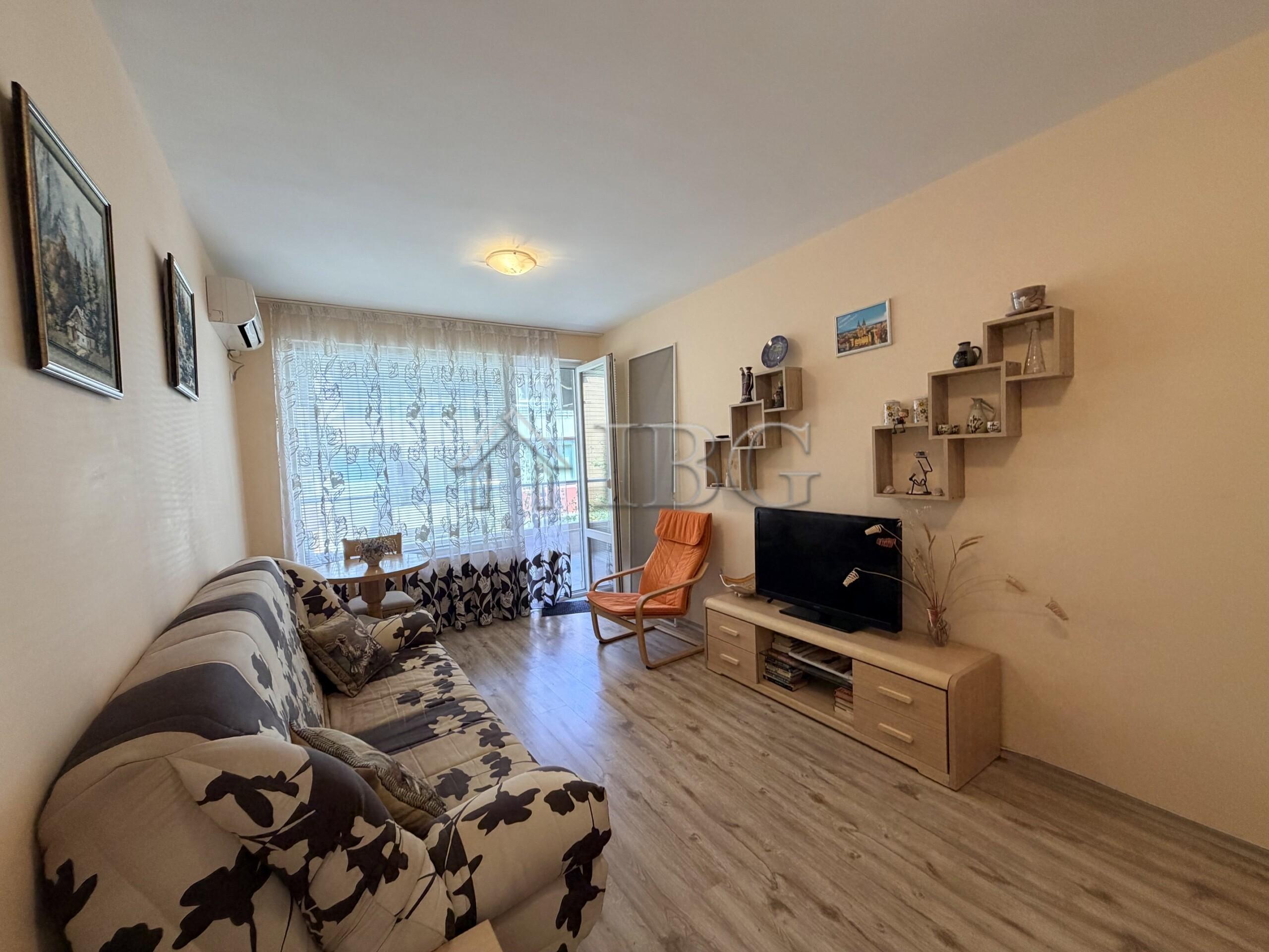 Apartment in a Residential Building on Tuthon Street, Pomorie — Pomorie