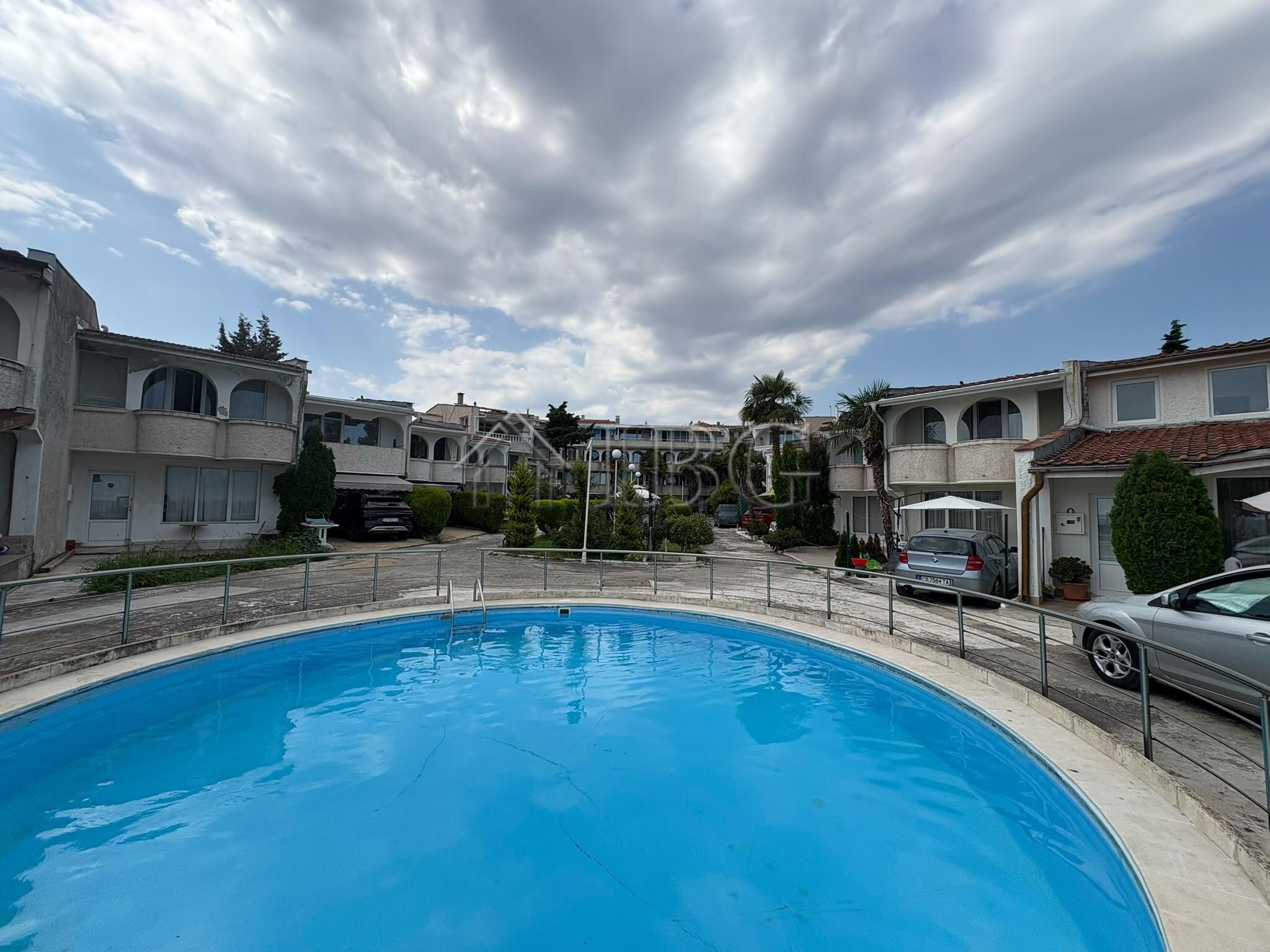 Beachfront 2-Bedroom Duplex with Sea View & Private Parking Oasis, Ravda — photo 6 of 25