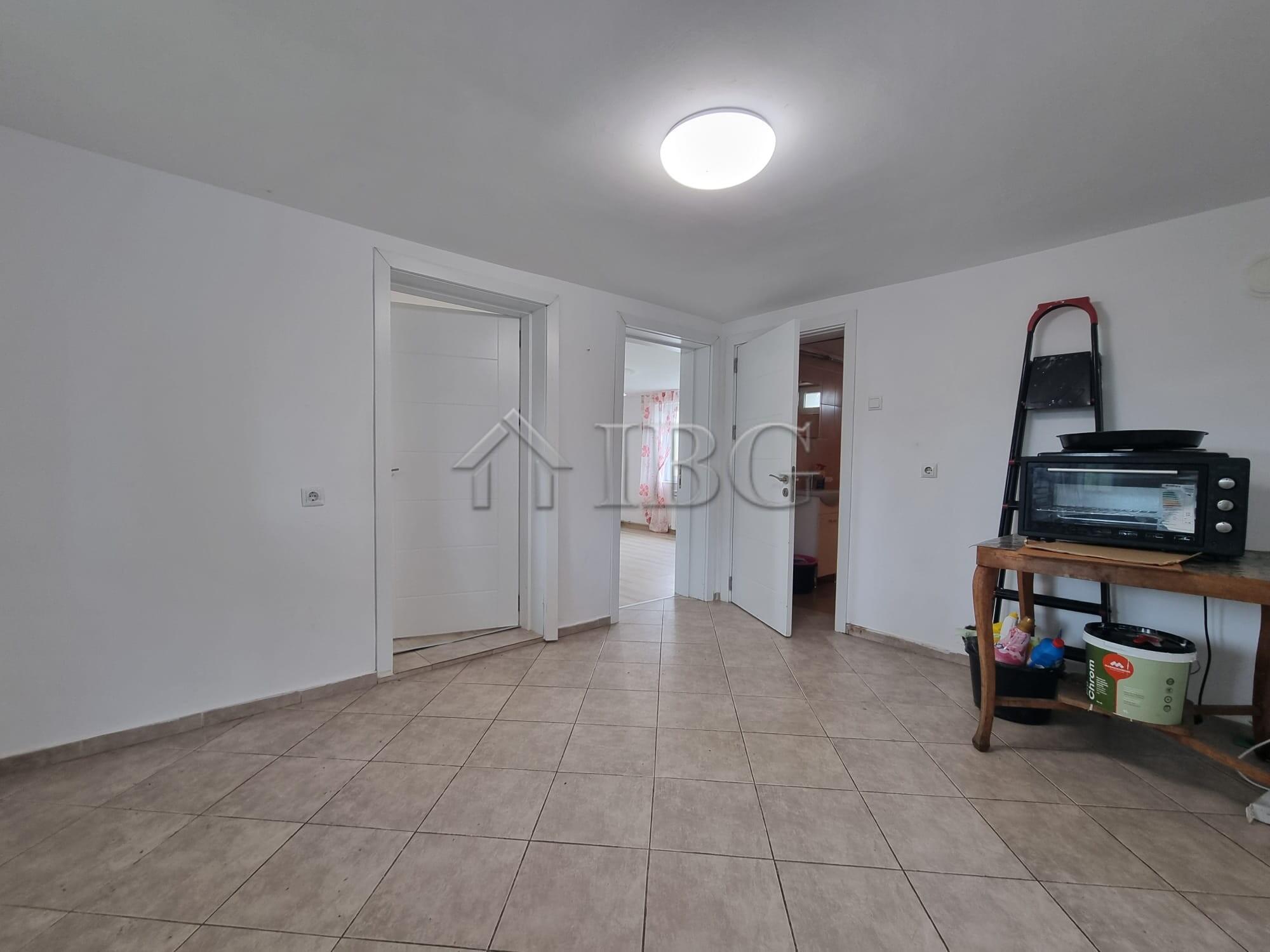 Spacious 5-Bedroom House with 850 sq.m. Garden Dyulevo, Burgas Region — photo 4 of 25