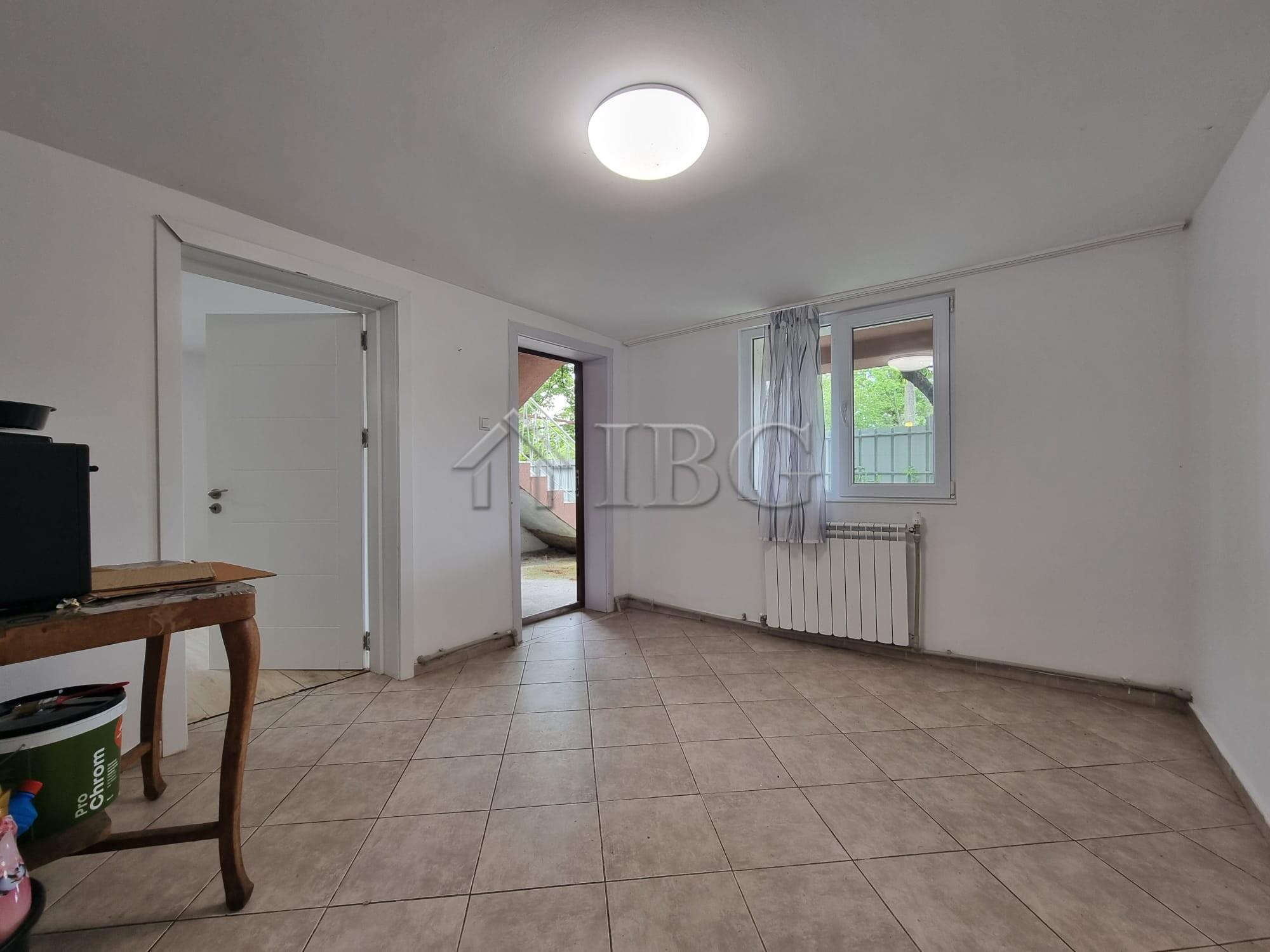 Spacious 5-Bedroom House with 850 sq.m. Garden Dyulevo, Burgas Region — photo 5 of 25