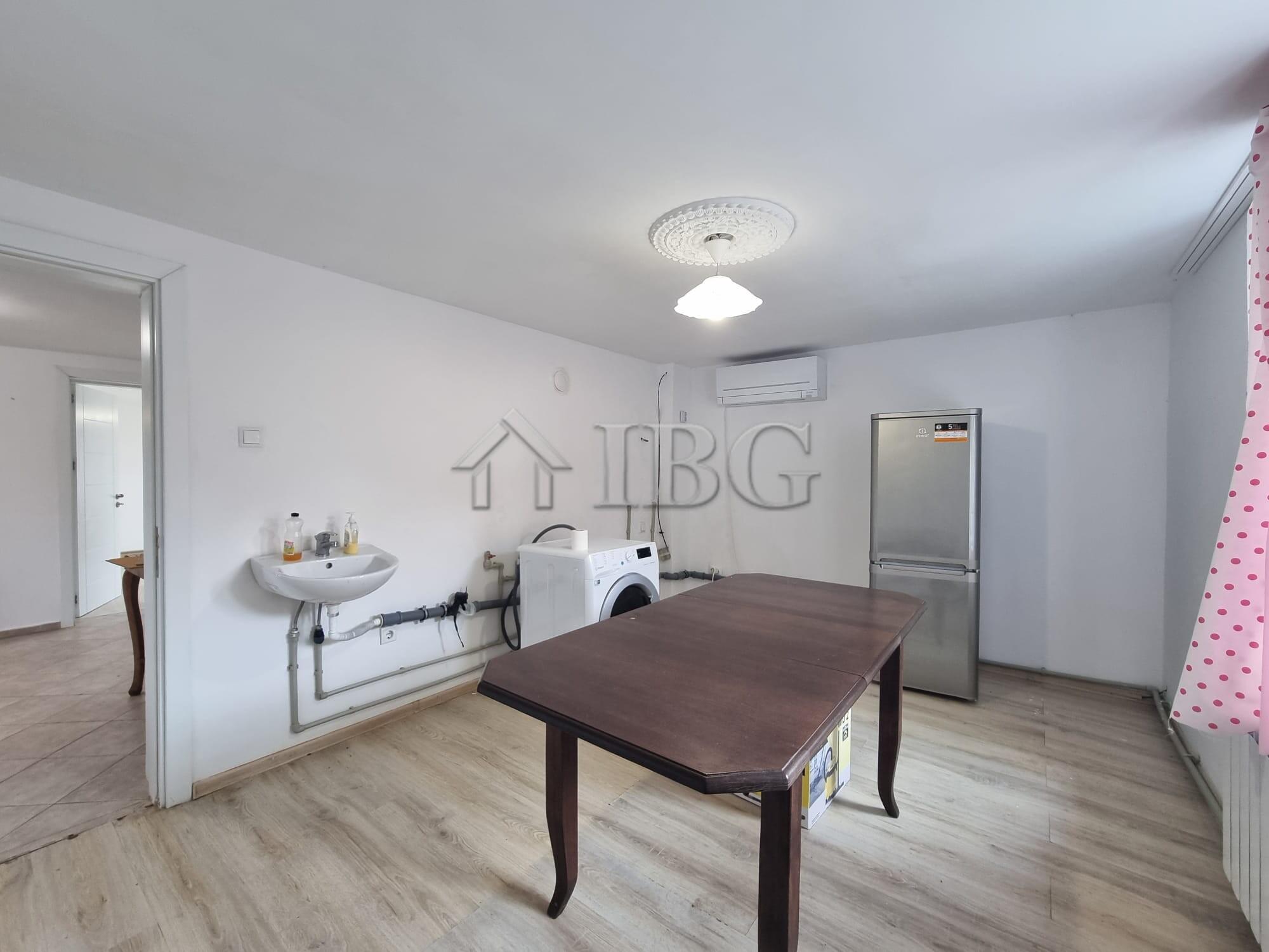 Spacious 5-Bedroom House with 850 sq.m. Garden Dyulevo, Burgas Region — photo 6 of 25
