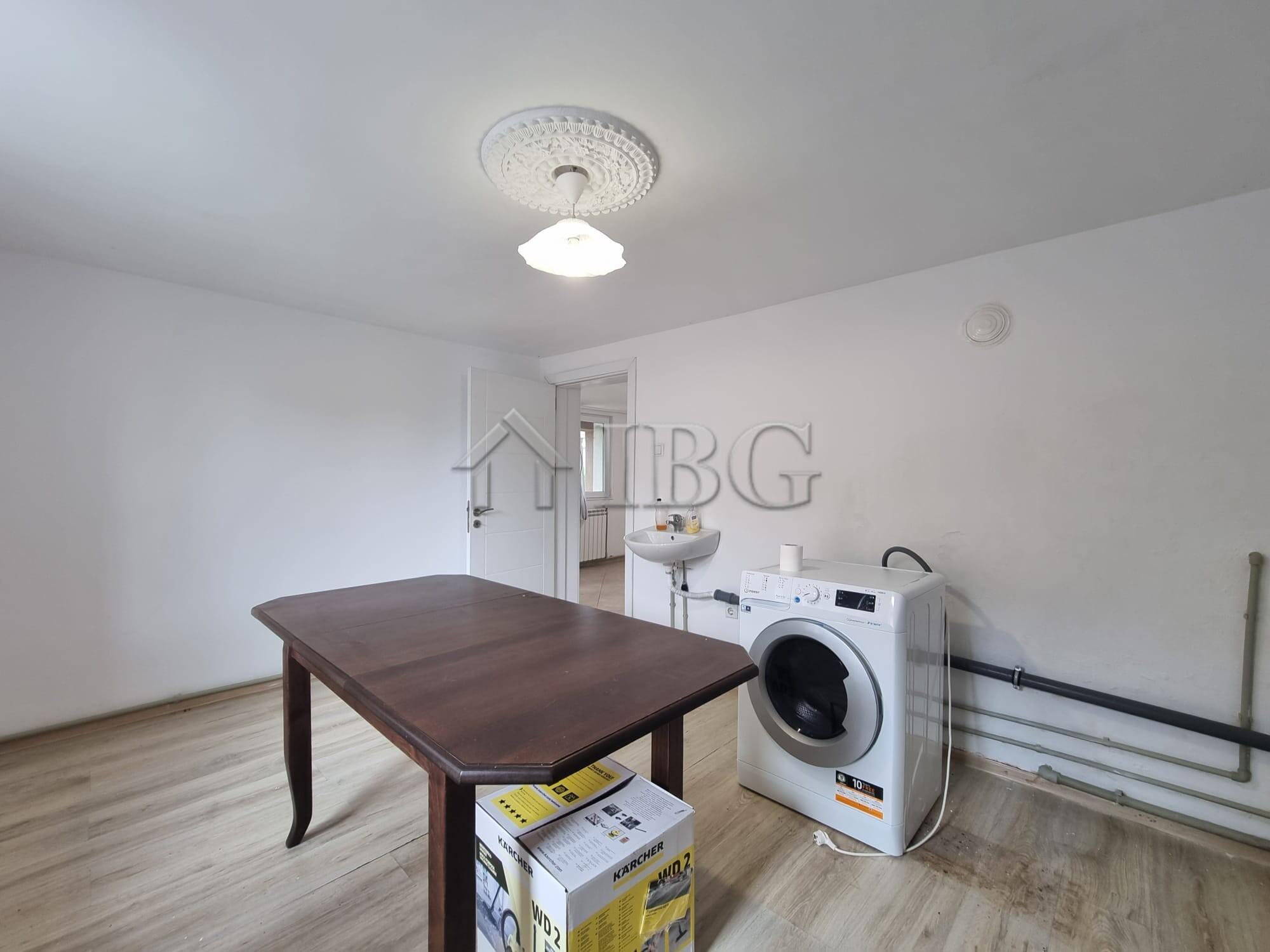 Spacious 5-Bedroom House with 850 sq.m. Garden Dyulevo, Burgas Region — photo 8 of 25