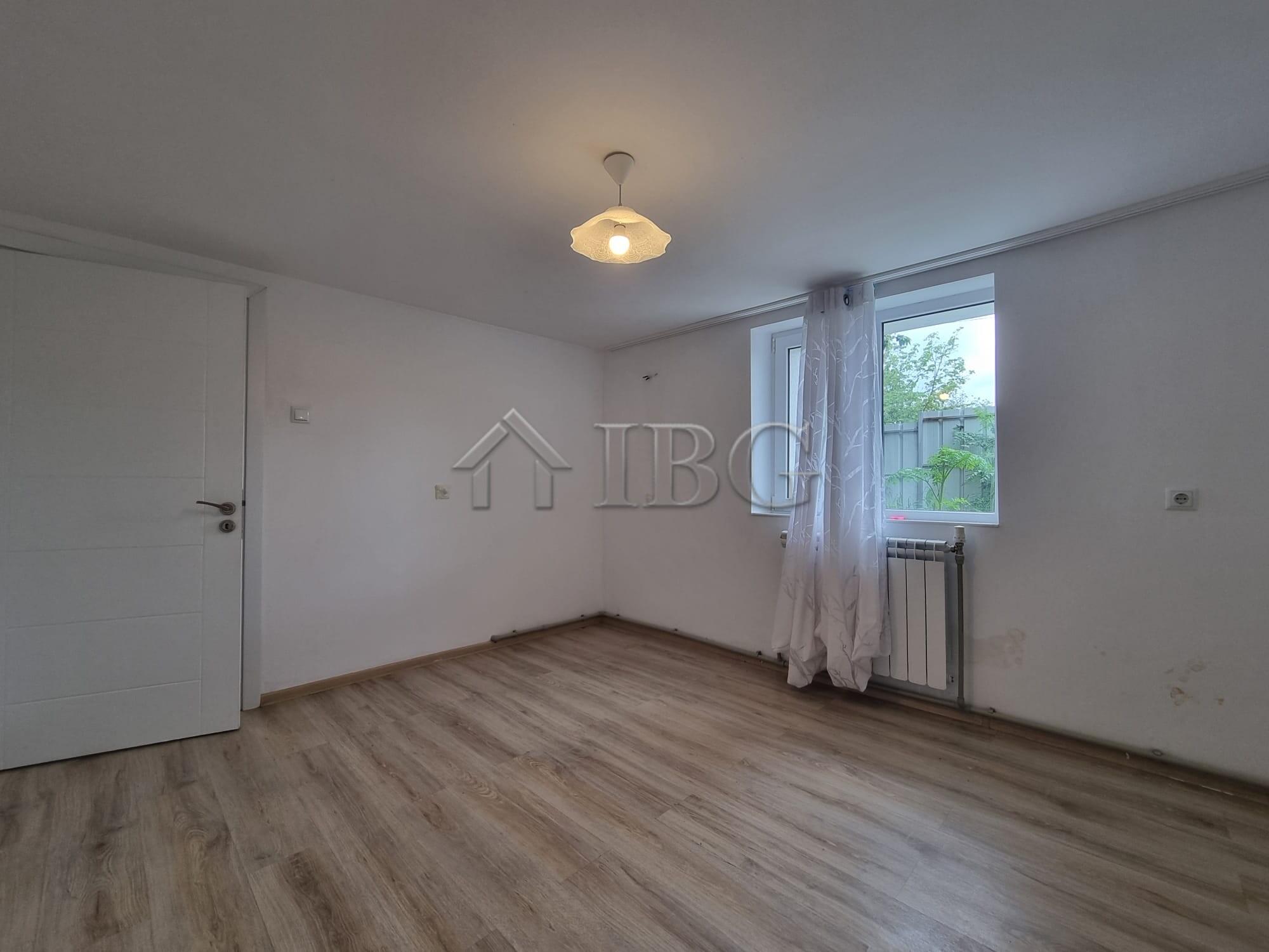 Spacious 5-Bedroom House with 850 sq.m. Garden Dyulevo, Burgas Region — photo 10 of 25