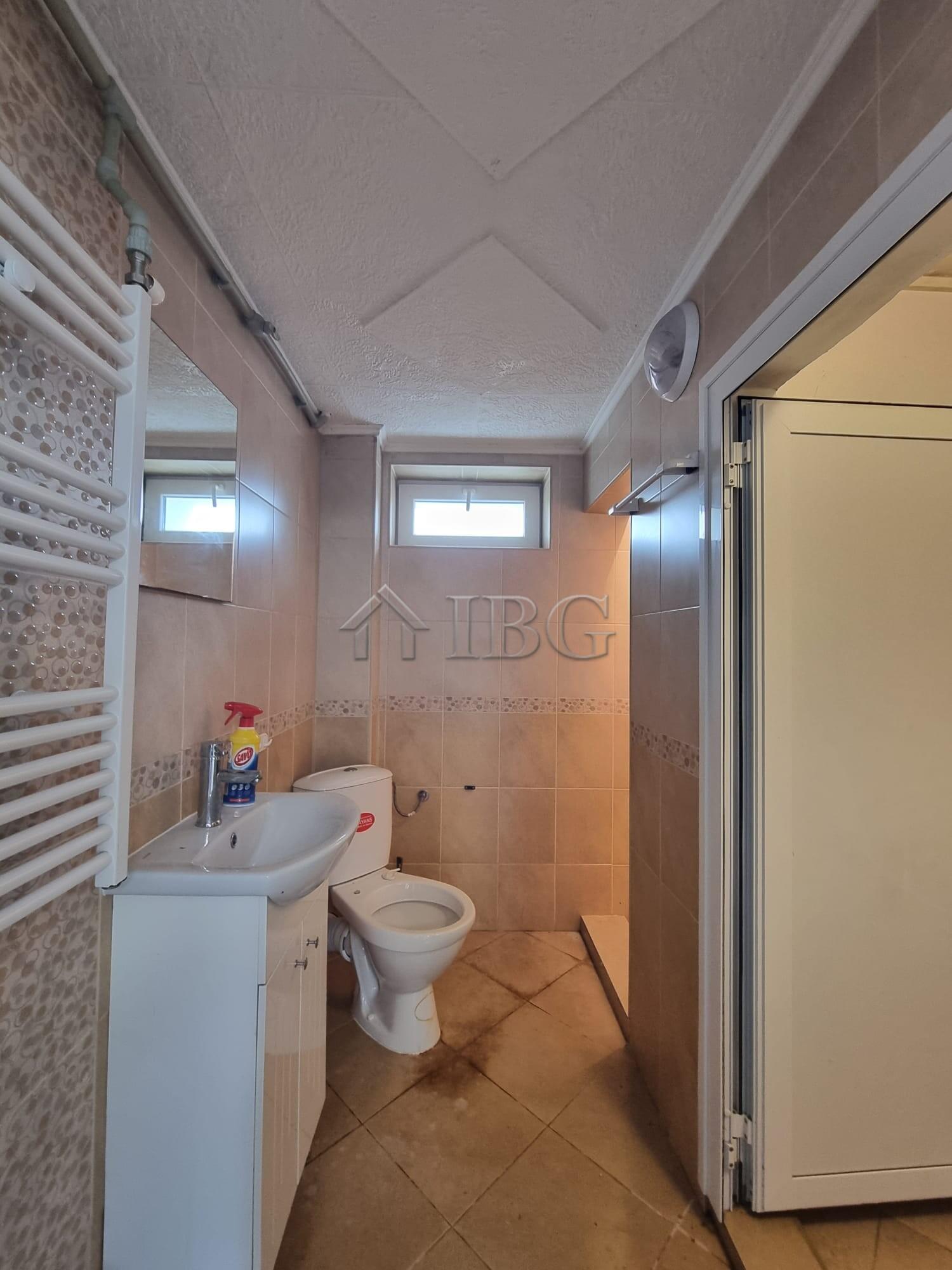 Spacious 5-Bedroom House with 850 sq.m. Garden Dyulevo, Burgas Region — photo 13 of 25