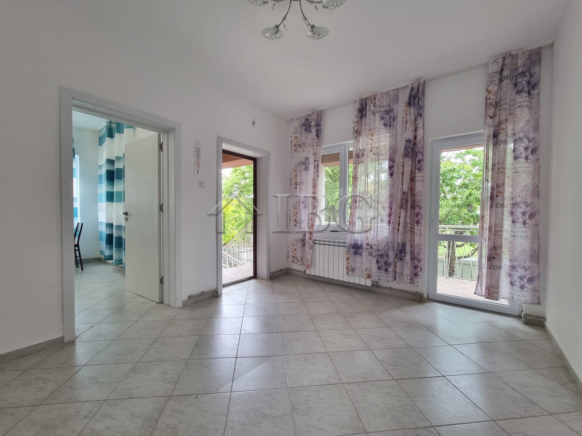 Spacious 5-Bedroom House with 850 sq.m. Garden Dyulevo, Burgas Region — photo 18 of 25