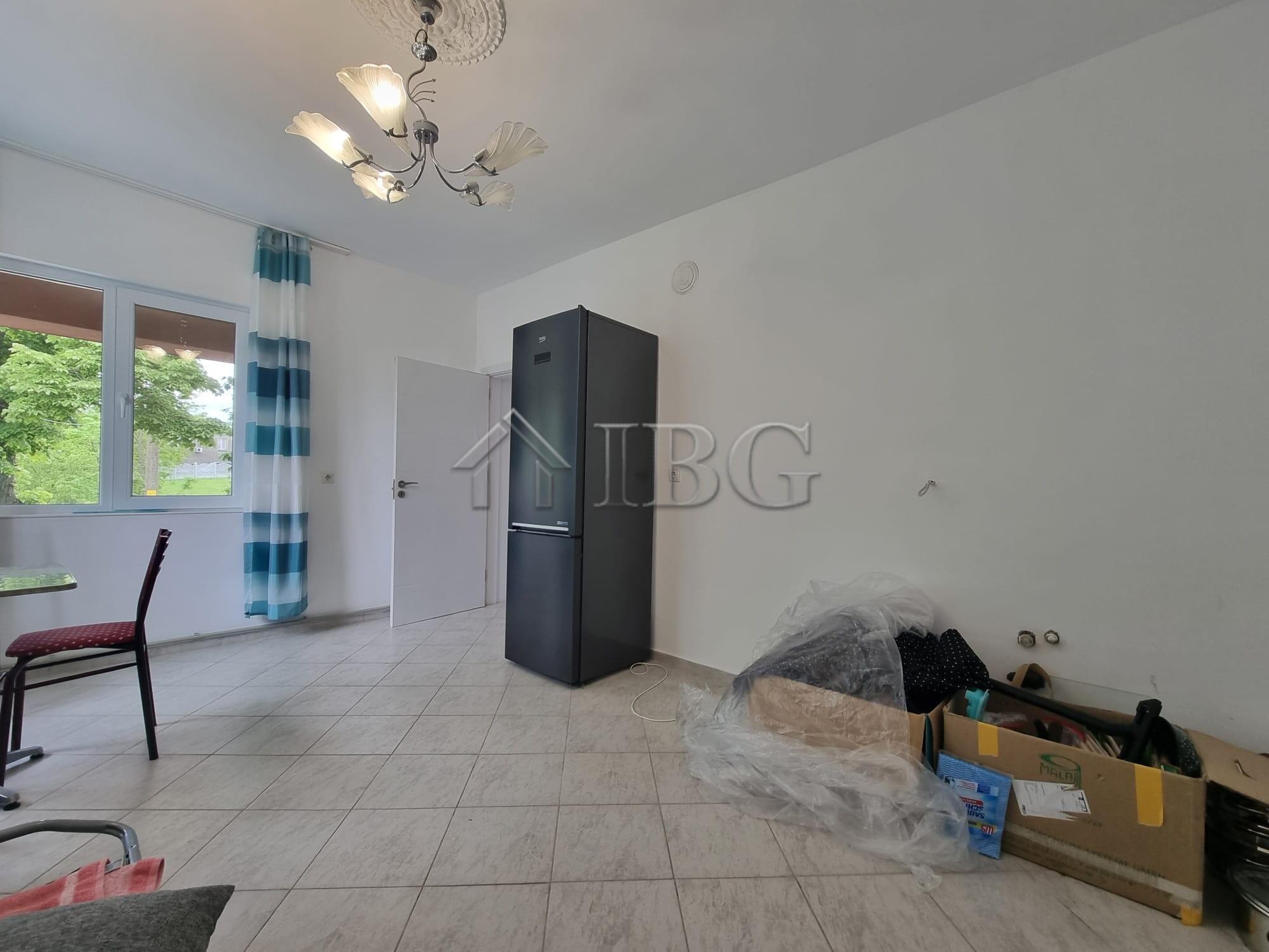 Spacious 5-Bedroom House with 850 sq.m. Garden Dyulevo, Burgas Region — photo 20 of 25
