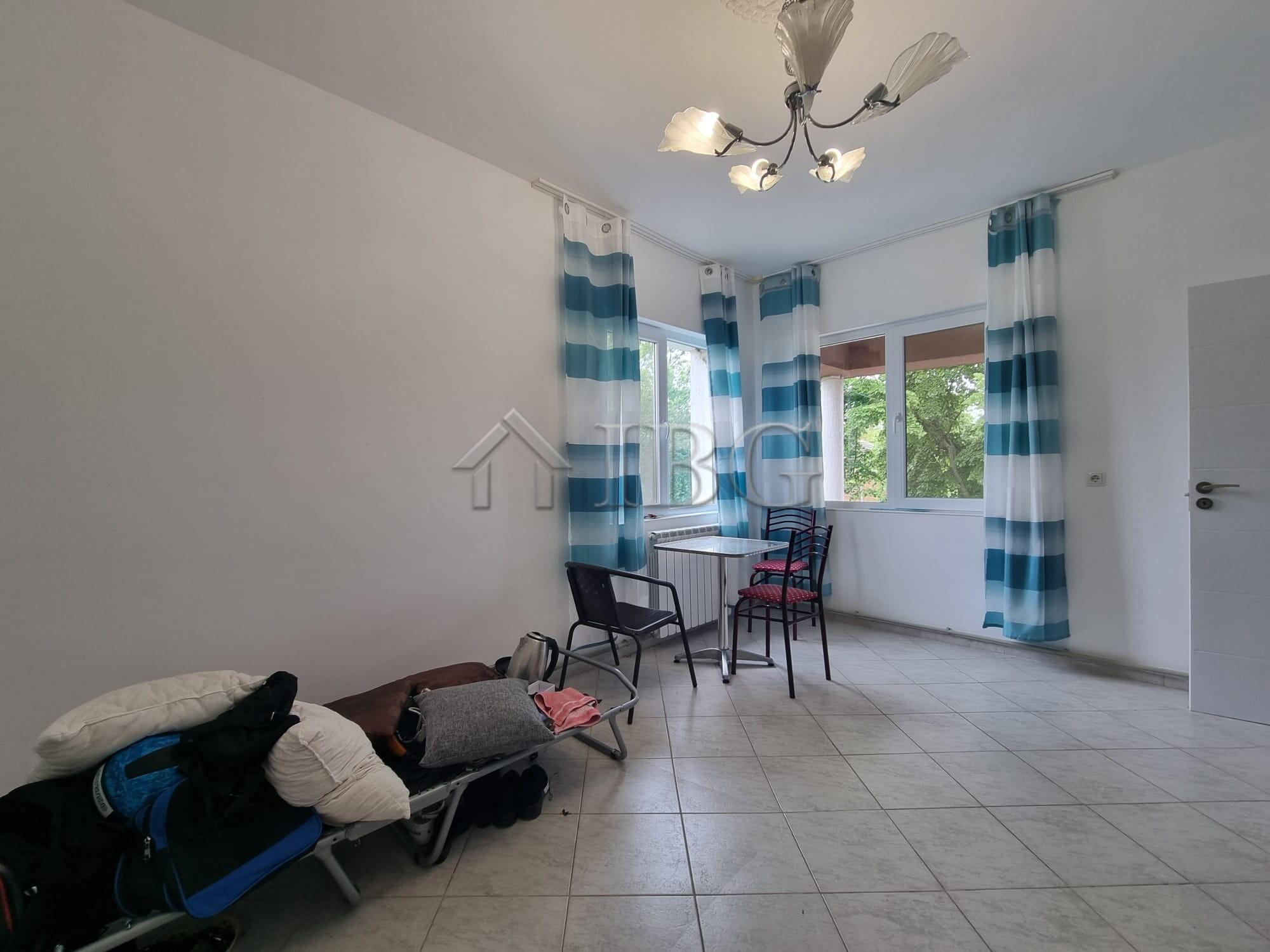 Spacious 5-Bedroom House with 850 sq.m. Garden Dyulevo, Burgas Region — photo 21 of 25