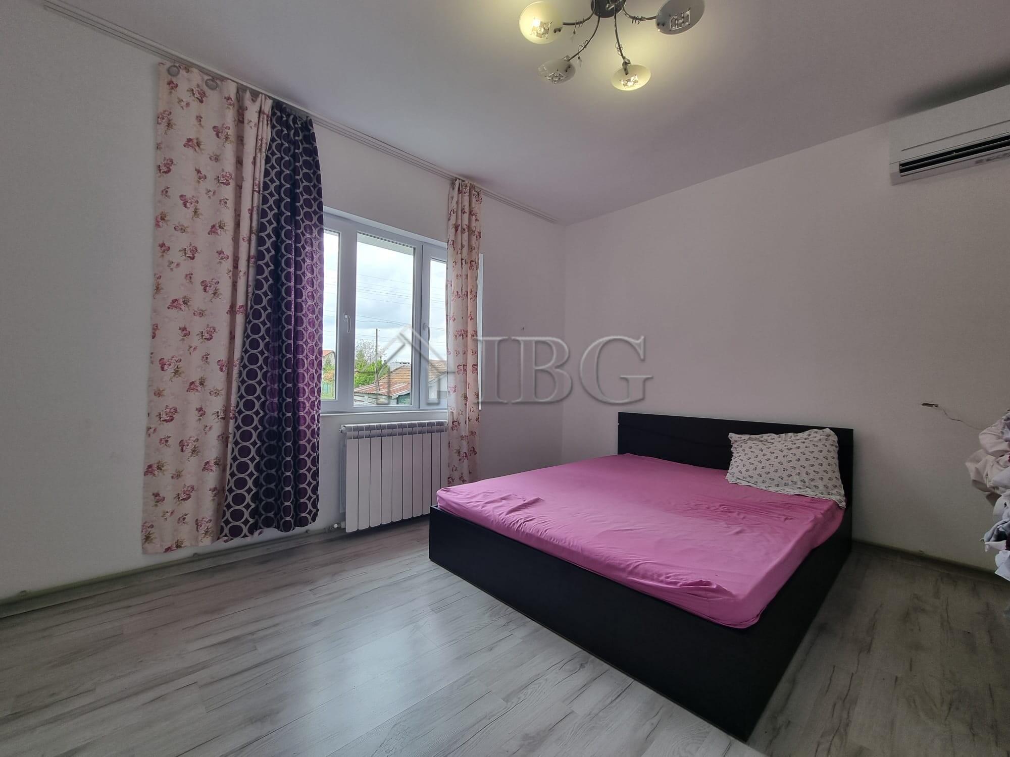 Spacious 5-Bedroom House with 850 sq.m. Garden Dyulevo, Burgas Region — photo 22 of 25