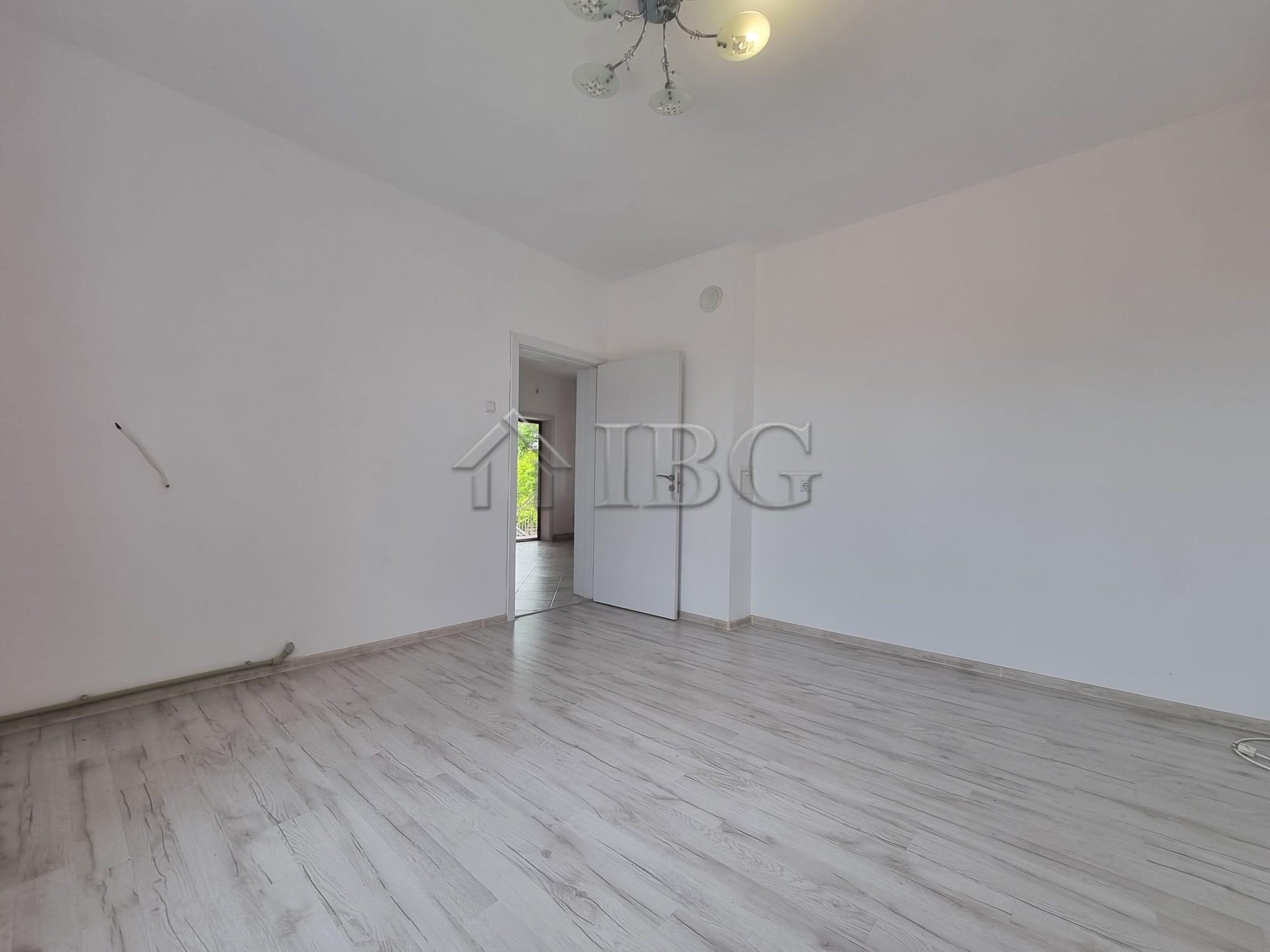 Spacious 5-Bedroom House with 850 sq.m. Garden Dyulevo, Burgas Region — photo 25 of 25