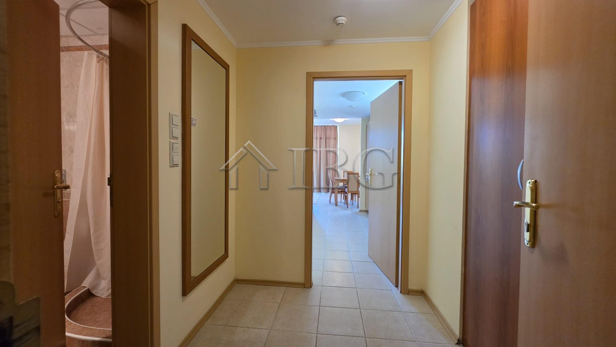 Spacious 1-Bedroom Apartment on the Beachfront in Sunset Resort, Pomorie — photo 17 of 17