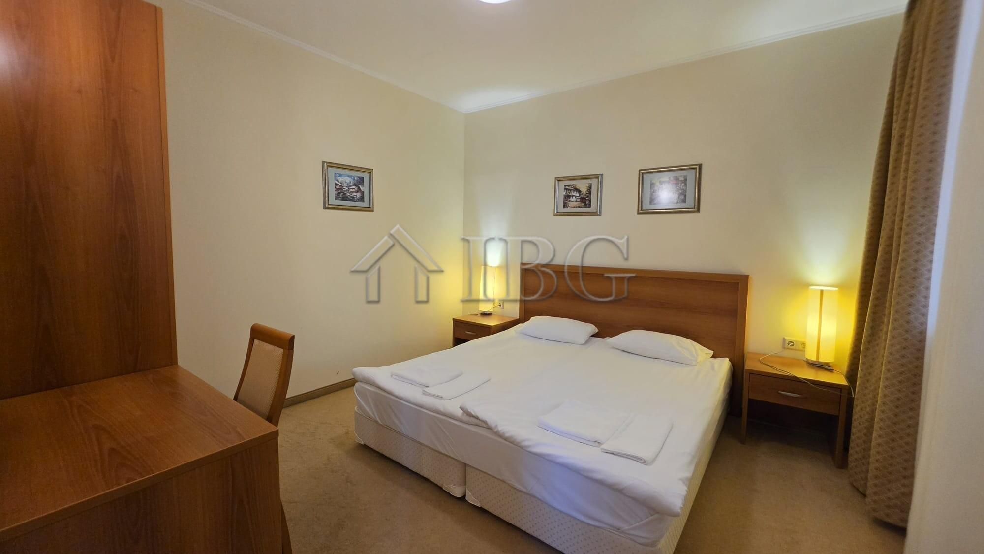 Spacious 1-Bedroom Apartment on the Beachfront in Sunset Resort, Pomorie — photo 11 of 17