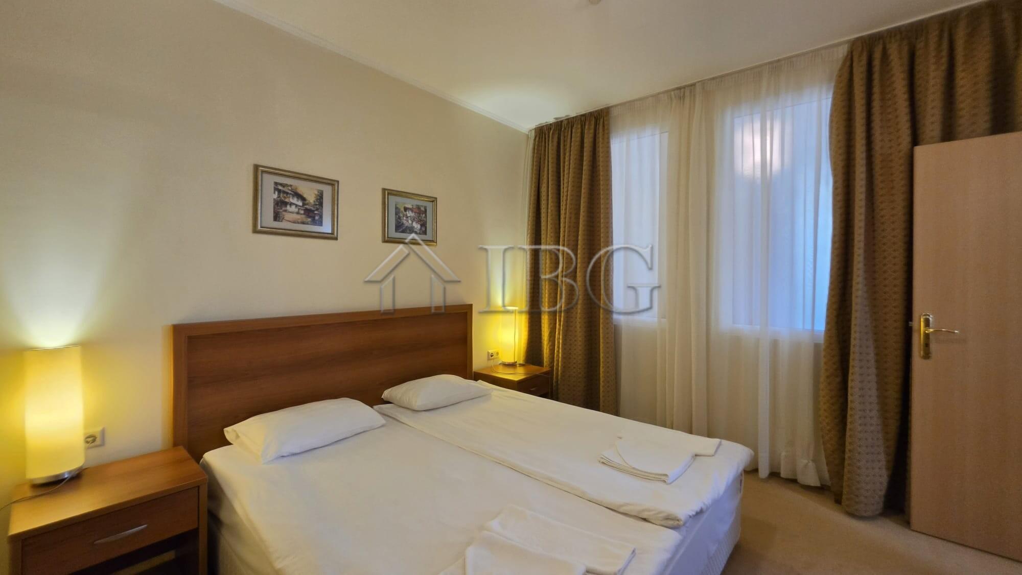 Spacious 1-Bedroom Apartment on the Beachfront in Sunset Resort, Pomorie — photo 13 of 17