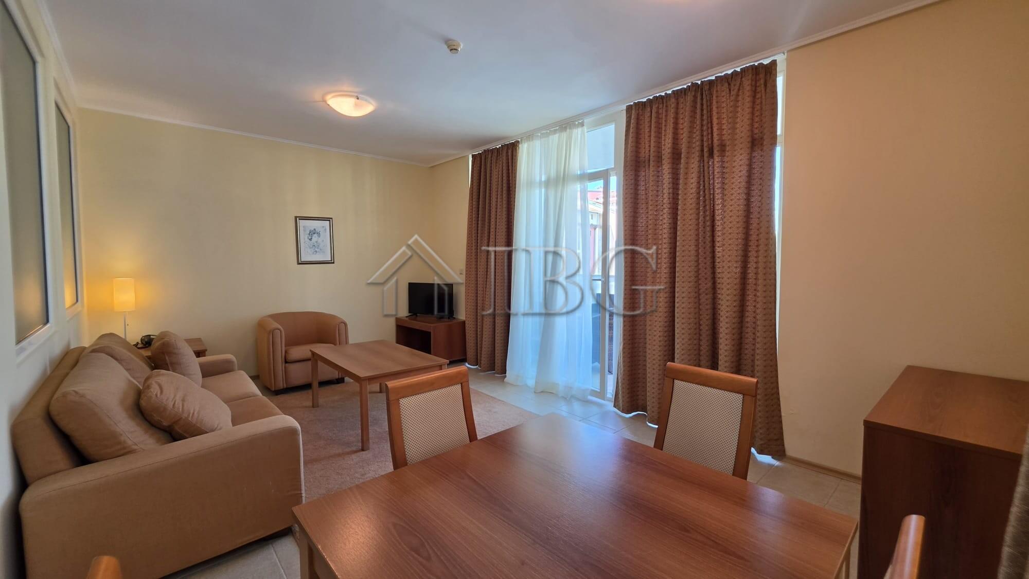 Spacious 1-Bedroom Apartment on the Beachfront in Sunset Resort, Pomorie — photo 2