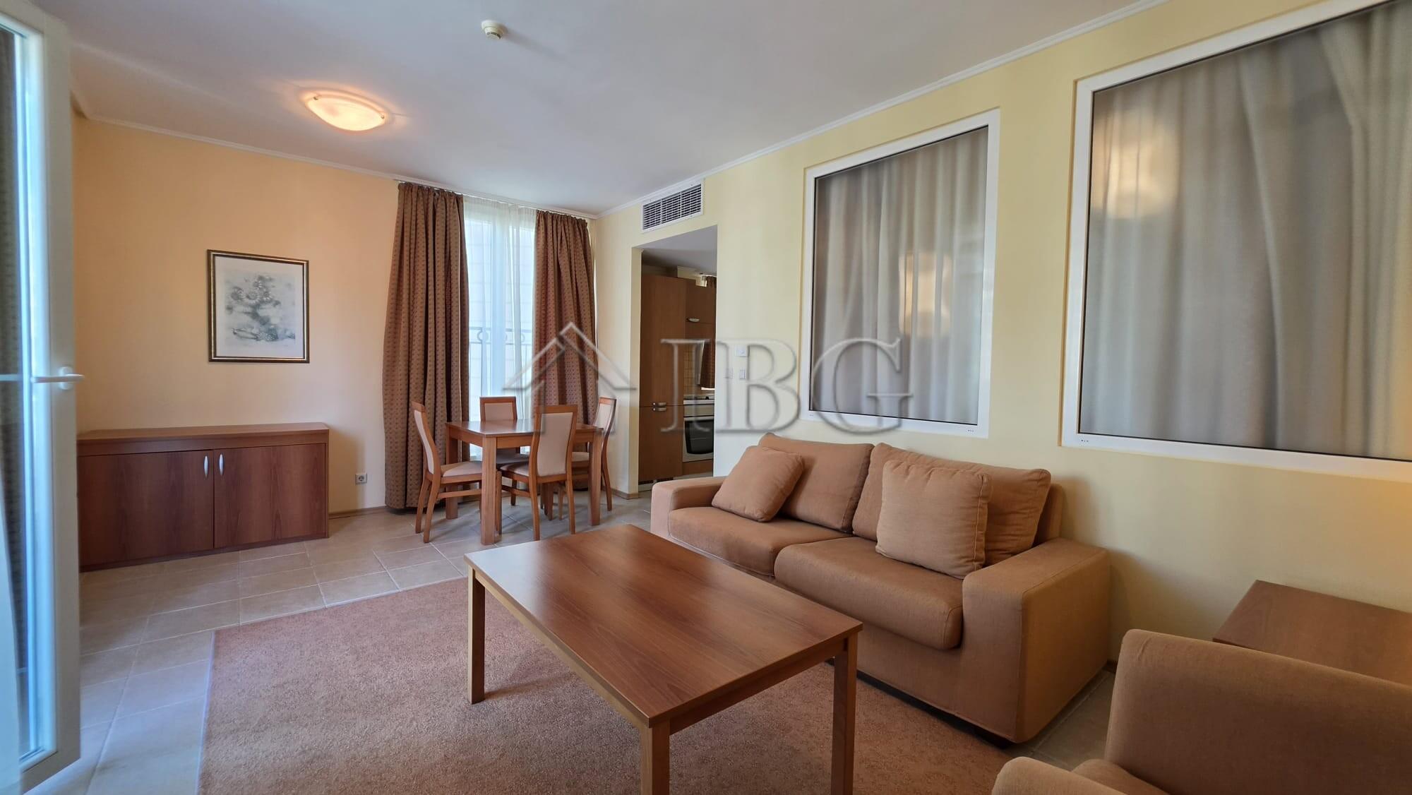Spacious 1-Bedroom Apartment on the Beachfront in Sunset Resort, Pomorie — photo 6 of 17