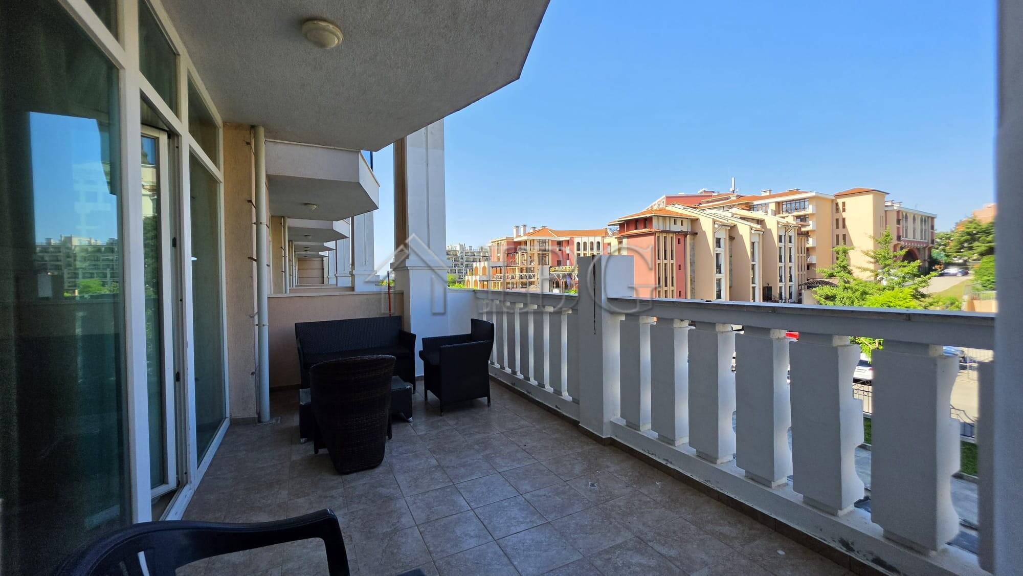 Spacious 1-Bedroom Apartment on the Beachfront in Sunset Resort, Pomorie — photo 3