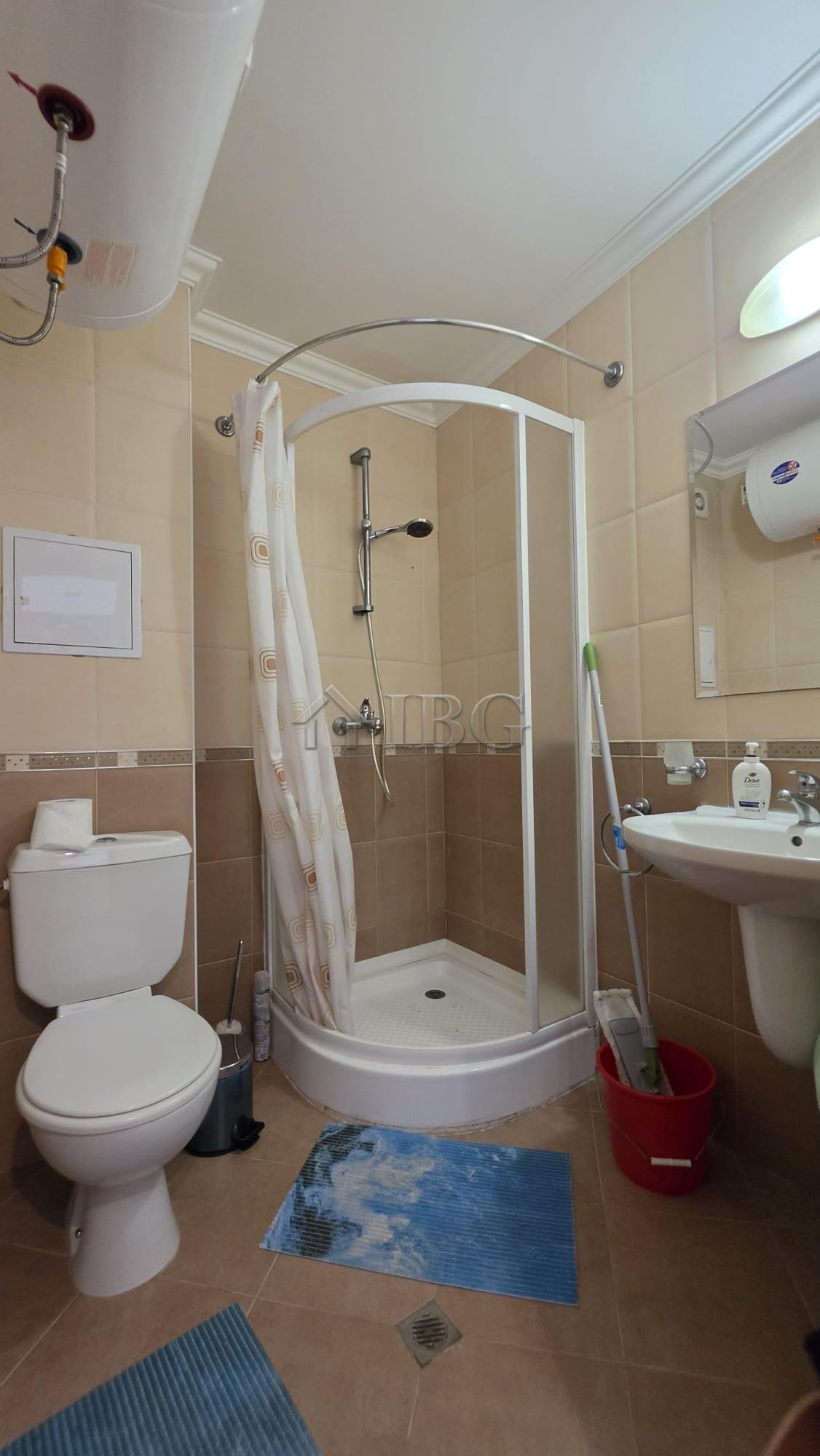 Beachfront 1-Bedroom Apartment with Sea and Pool Views in Diamant, Sveti Vlas — photo 19 of 20