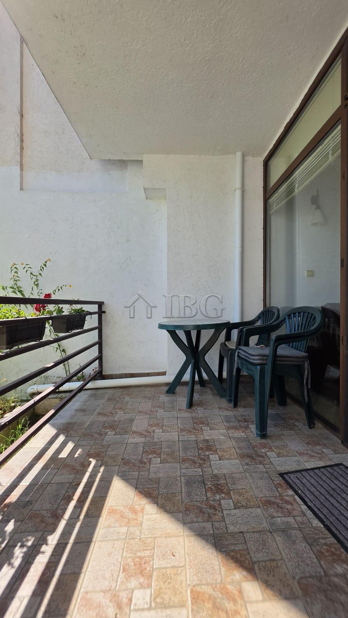 Beachfront 1-Bedroom Apartment with Sea and Pool Views in Diamant, Sveti Vlas — photo 6 of 20