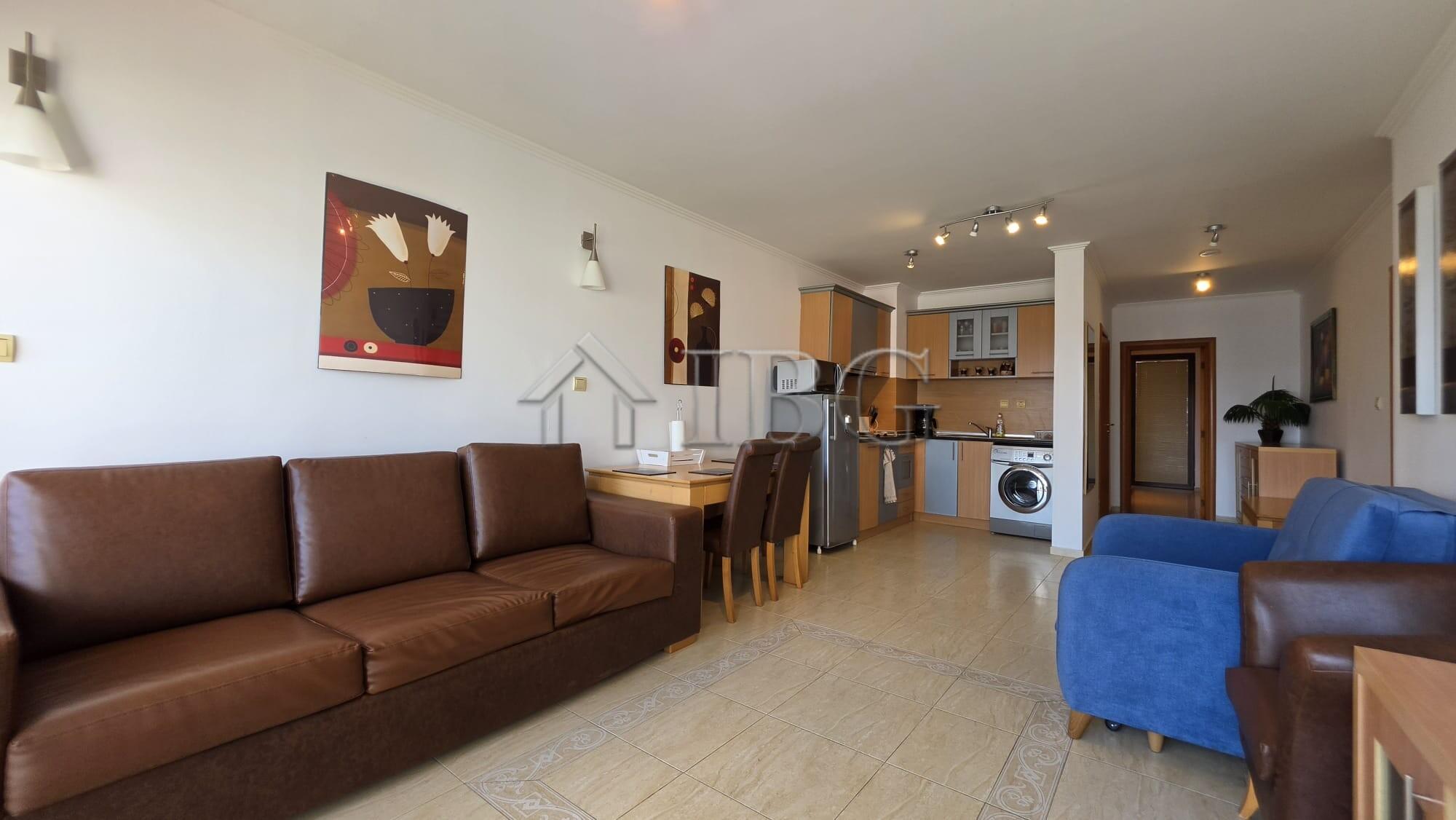 Beachfront 1-Bedroom Apartment with Sea and Pool Views in Diamant, Sveti Vlas — photo 7 of 20