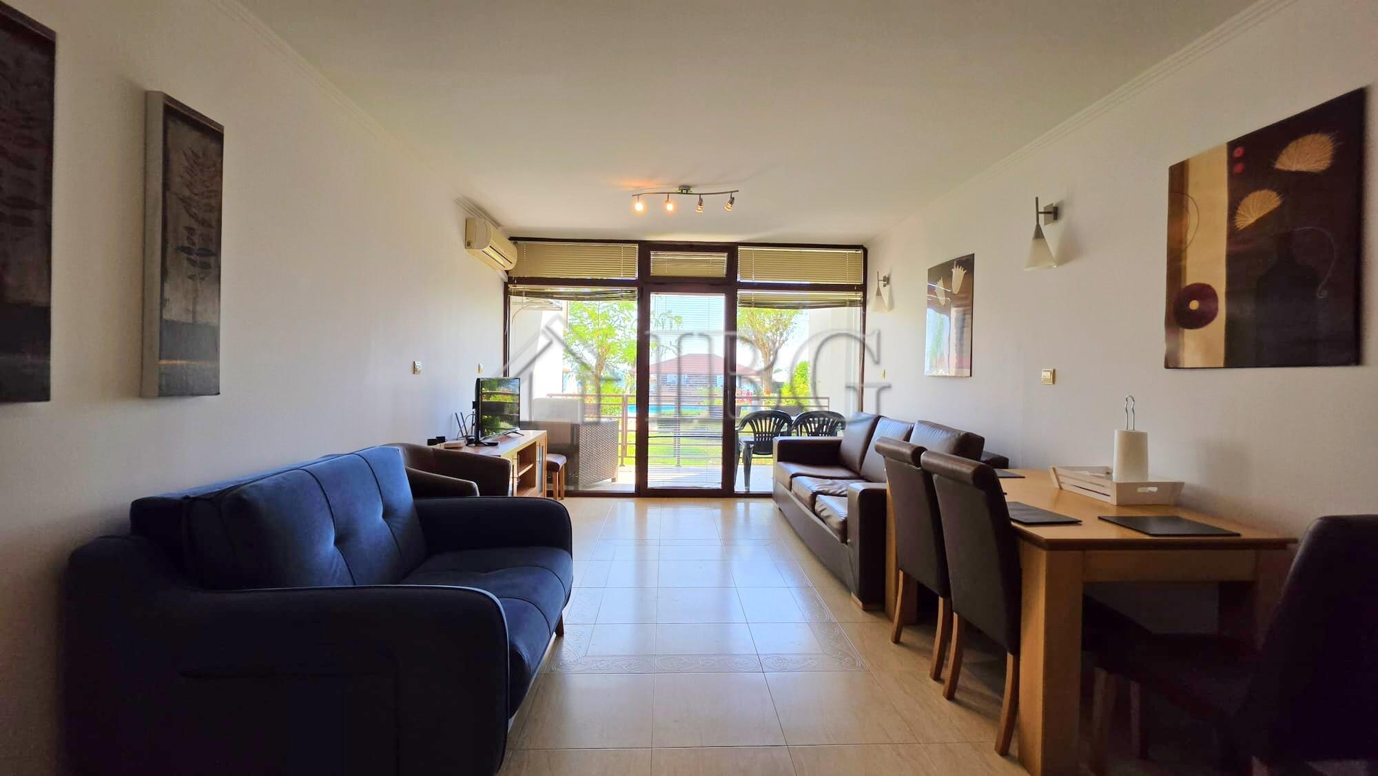 Beachfront 1-Bedroom Apartment with Sea and Pool Views in Diamant, Sveti Vlas — photo 15 of 20