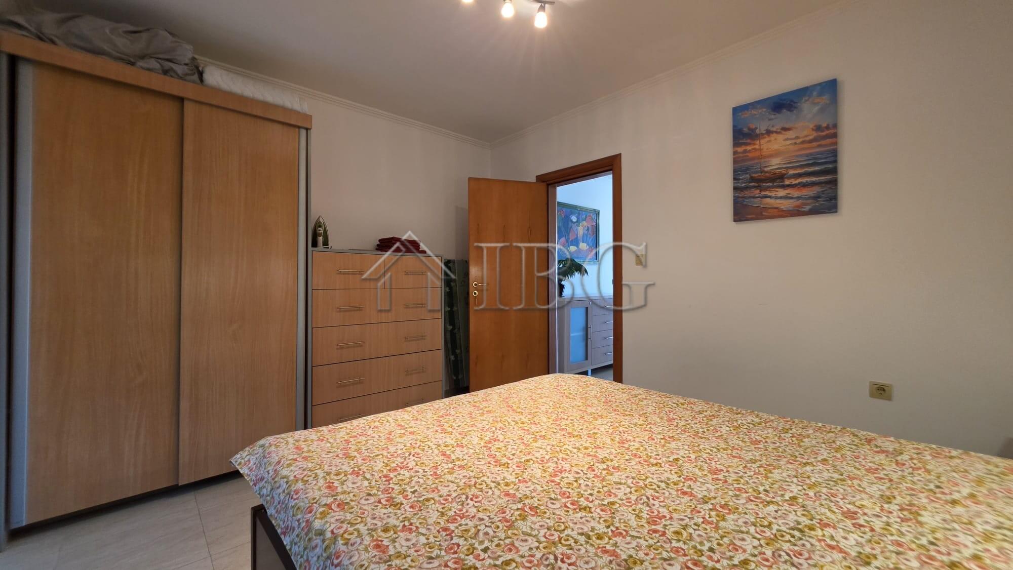 Beachfront 1-Bedroom Apartment with Sea and Pool Views in Diamant, Sveti Vlas — photo 10 of 20