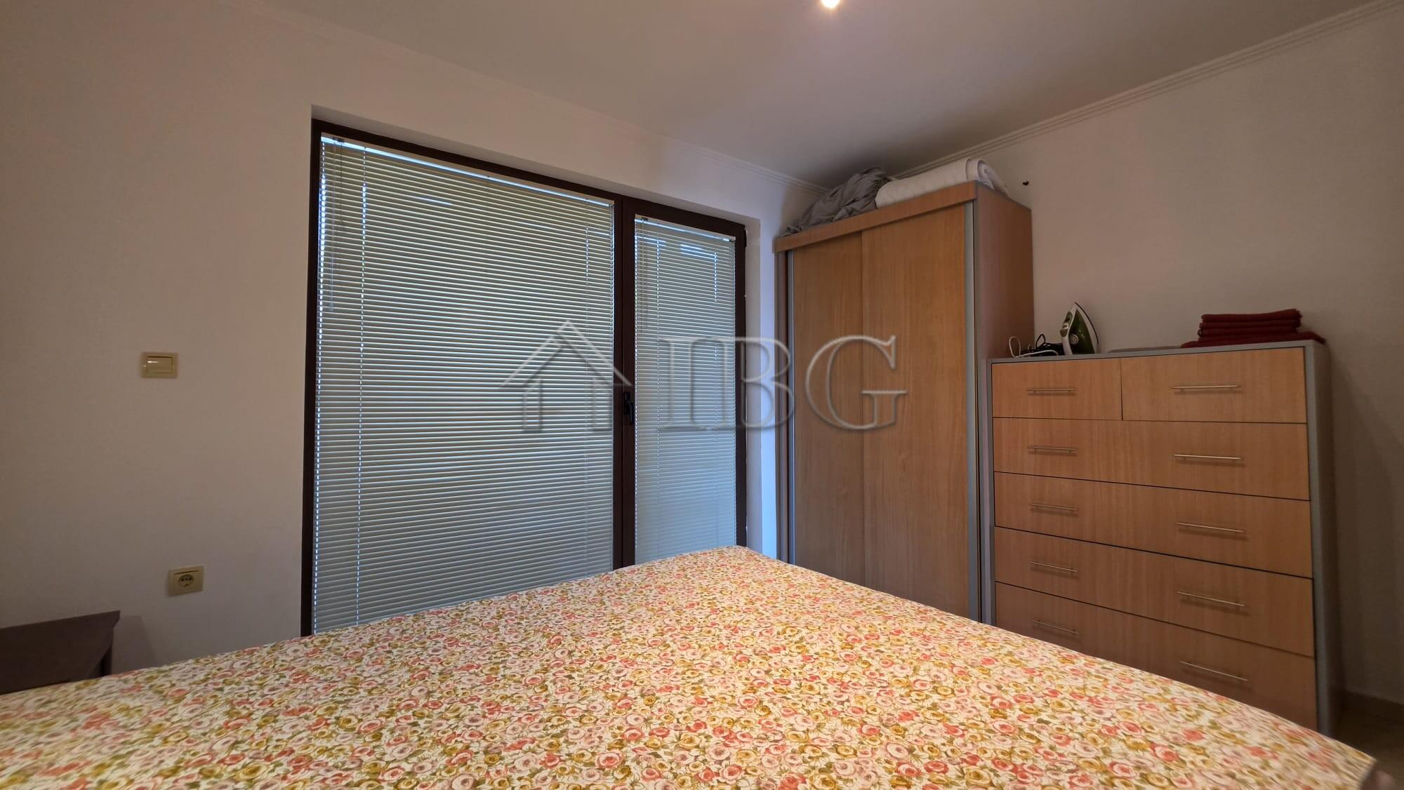 Beachfront 1-Bedroom Apartment with Sea and Pool Views in Diamant, Sveti Vlas — photo 12 of 20