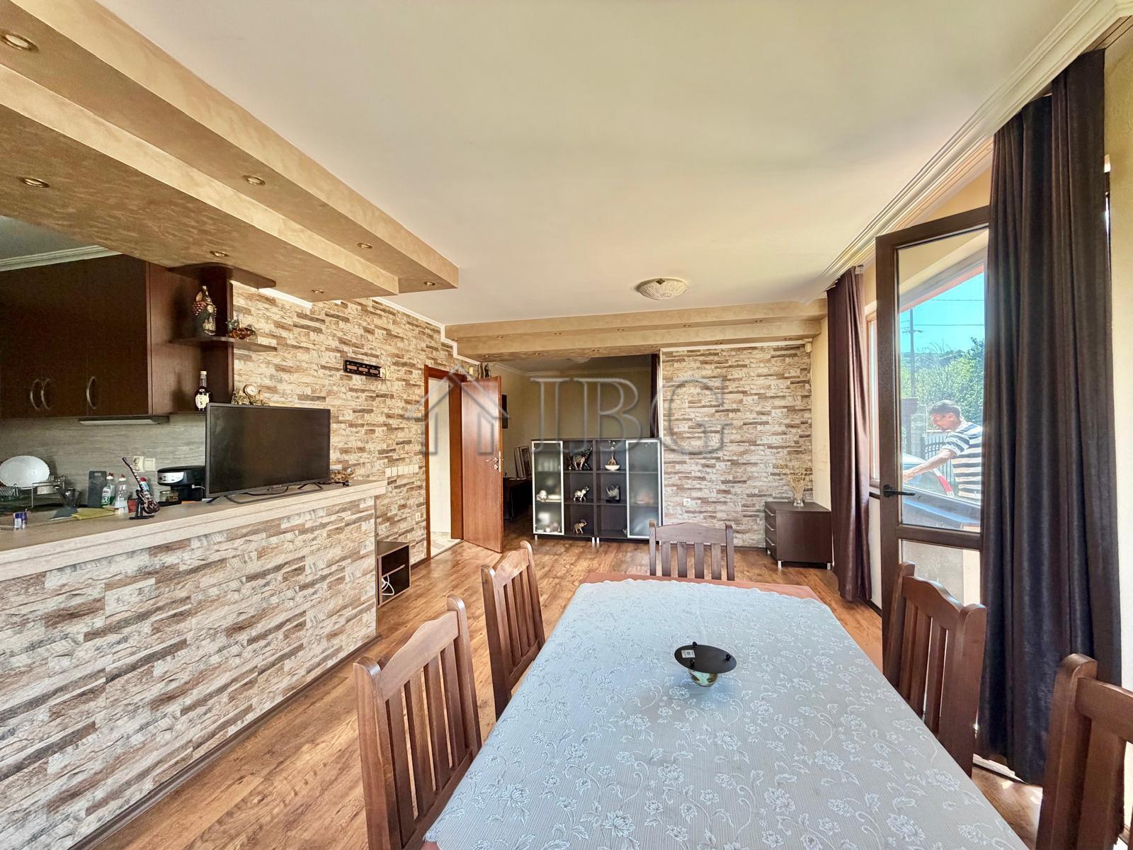 Detached 4-Bedroom House with Tavern, Garden and Panoramic Terrace in Kosharitsa — photo 4 of 25