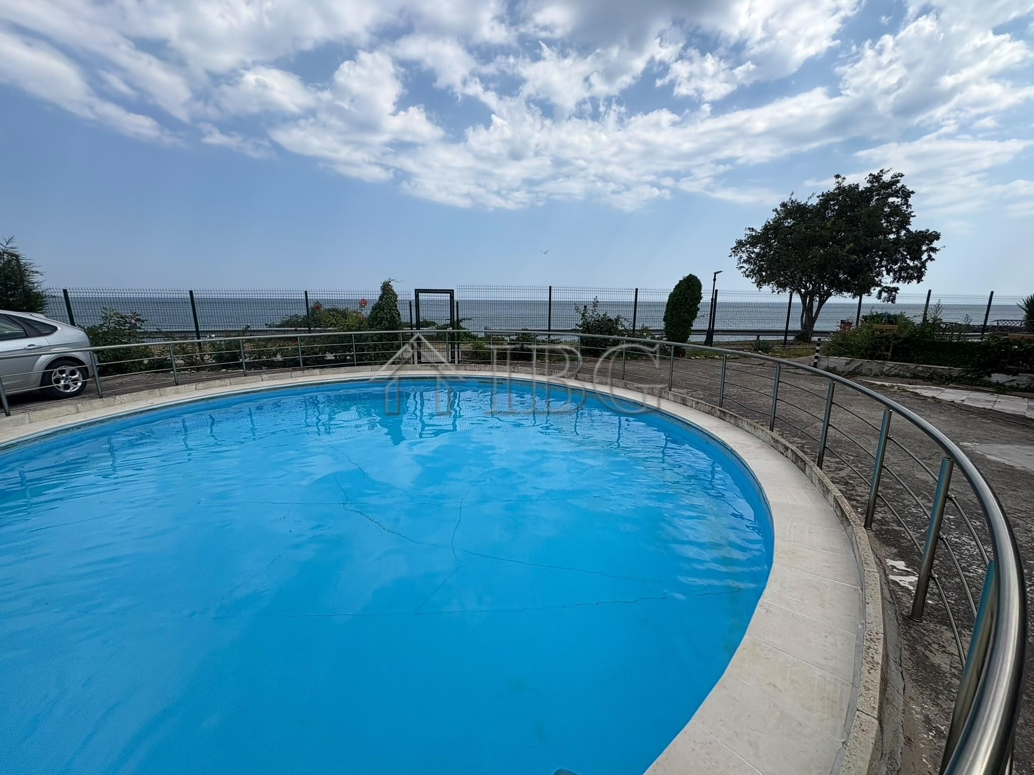 Beachfront 2-Bedroom Duplex with Sea View & Private Parking Oasis, Ravda — photo 7 of 25
