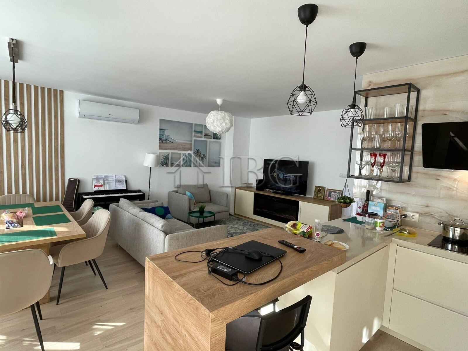 Luxury 4-Bedroom Apartment with Sea View in Aivazovsky Park, Pomorie — photo 22 of 25