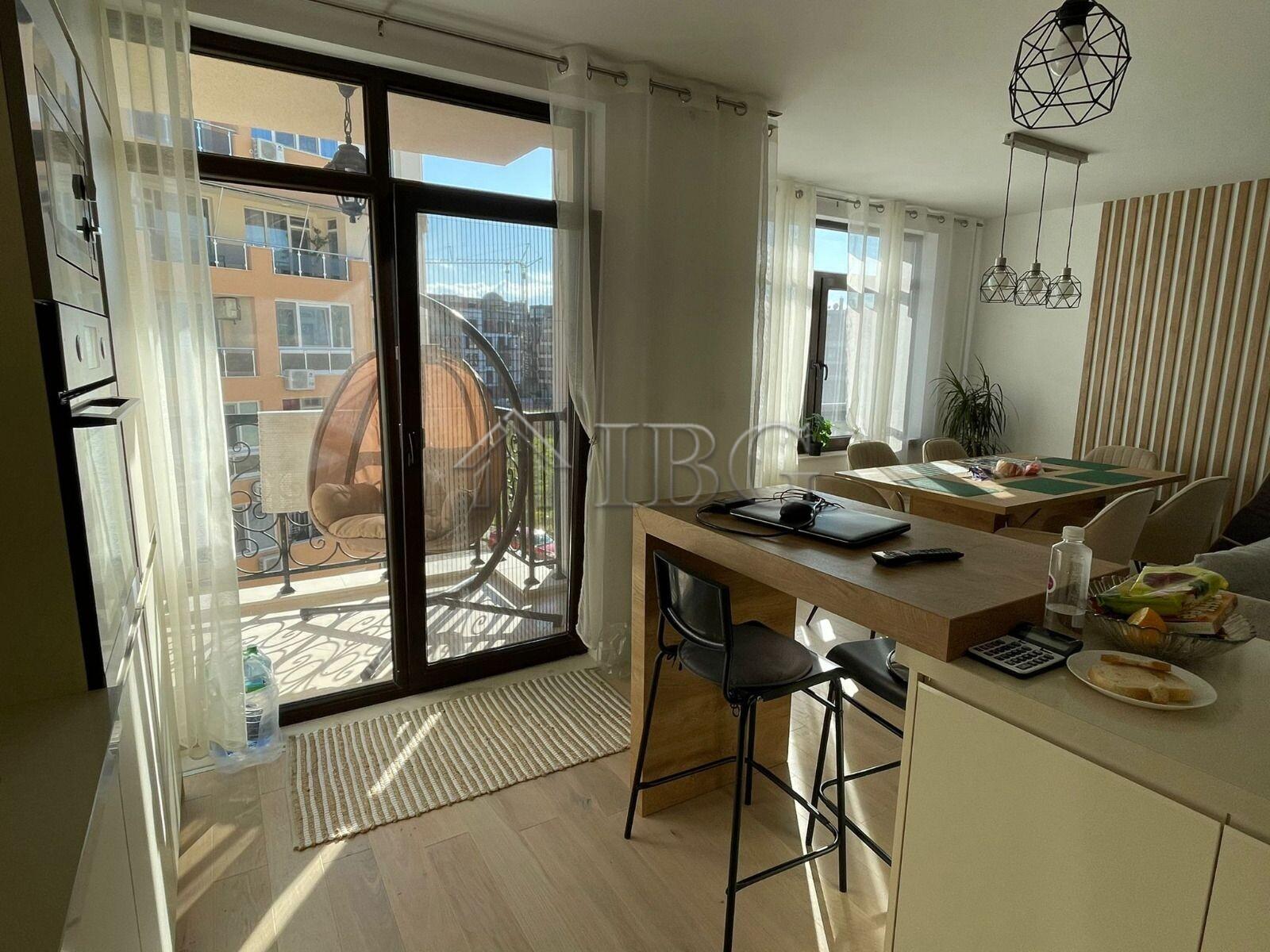 Luxury 4-Bedroom Apartment with Sea View in Aivazovsky Park, Pomorie — photo 6 of 25