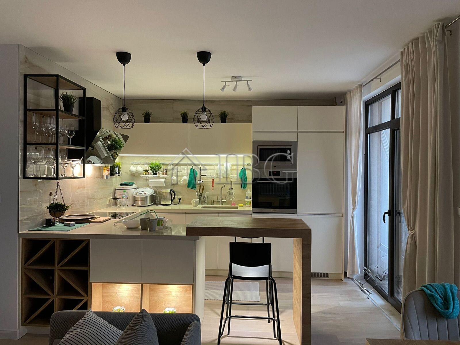 Luxury 4-Bedroom Apartment with Sea View in Aivazovsky Park, Pomorie — photo 24 of 25