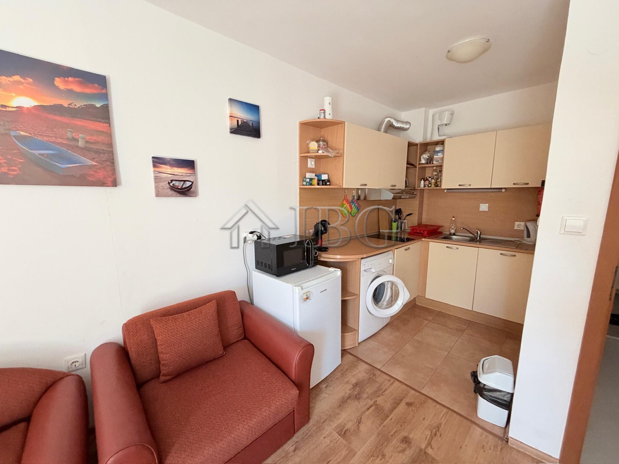 Furnished 1-Bedroom Apartment Yassen Complex, Sunny Beach - 2nd Line to the Beach — photo 4 of 14
