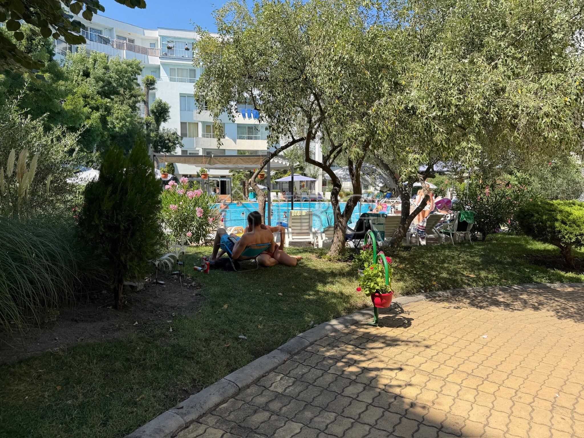 Furnished 1-Bedroom Apartment Yassen Complex, Sunny Beach - 2nd Line to the Beach — photo 12 of 14