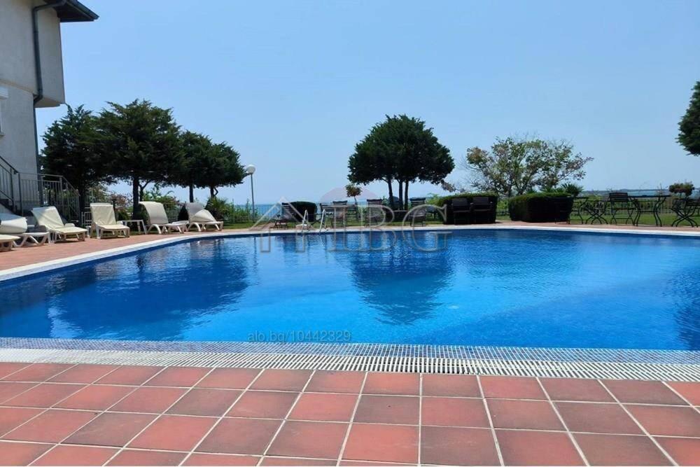Spacious 2-Bedroom Apartment with Sea View Sun Palace, Sveti Vlas — photo 12 of 15