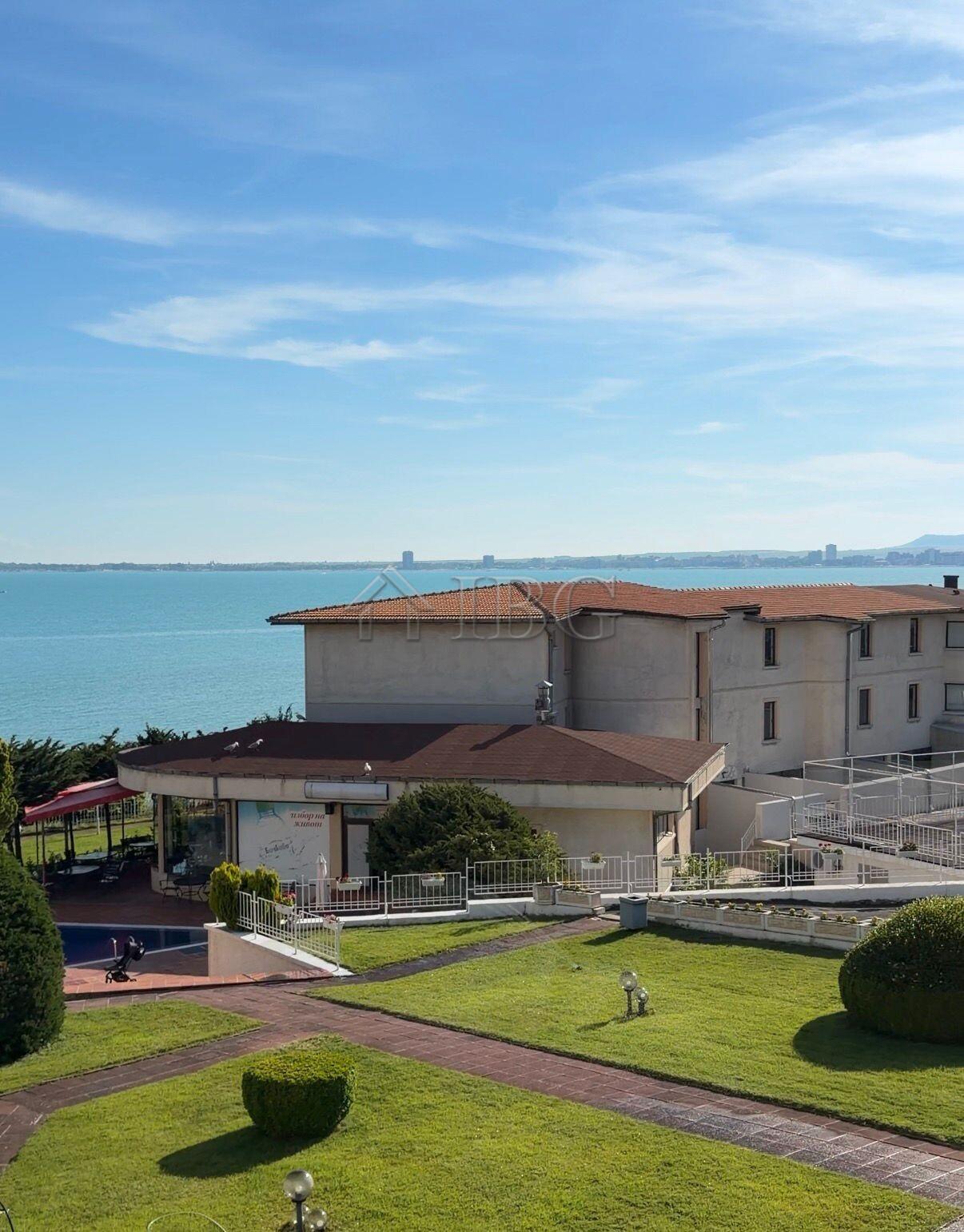 Spacious 2-Bedroom Apartment with Sea View Sun Palace, Sveti Vlas — photo 14 of 15