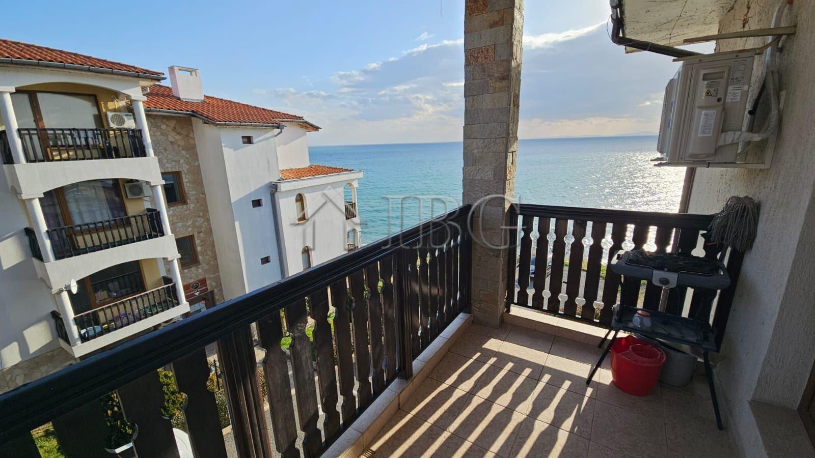 First-Line 2-Bedroom Apartment with Spectacular Sea View Tryavna Beach, Sveti Vlas — photo 13 of 18