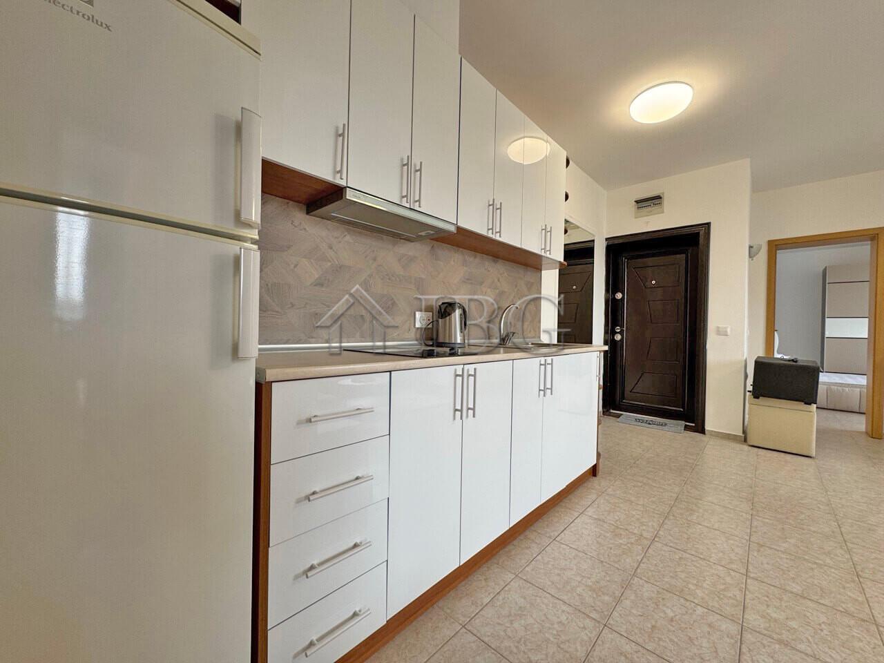 2-bedroom apartment with Pool View in Diamond Bay, Sunny Beach — photo 5 of 17