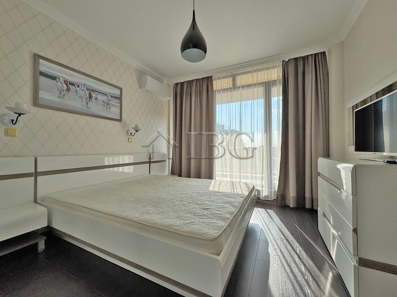 Seafront! Furnished 1-Bedroom Apartment with Sea View in Dolce Vita 2, Sveti Vlas — photo 10 of 12
