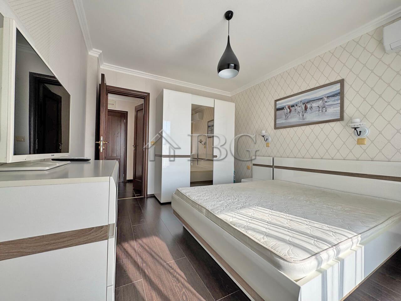 Seafront! Furnished 1-Bedroom Apartment with Sea View in Dolce Vita 2, Sveti Vlas — photo 11 of 12