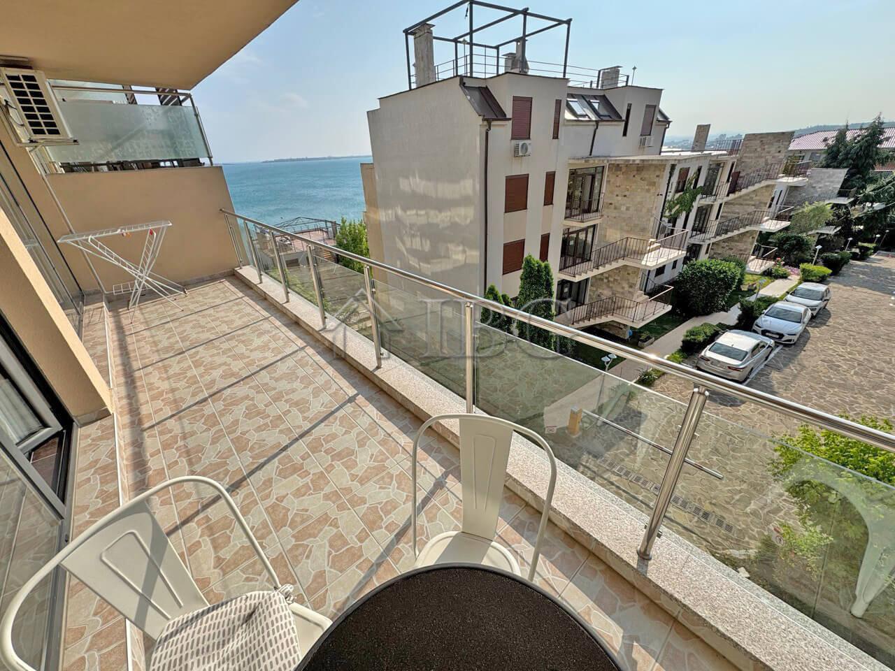 Seafront! Furnished 1-Bedroom Apartment with Sea View in Dolce Vita 2, Sveti Vlas — photo 4 of 12