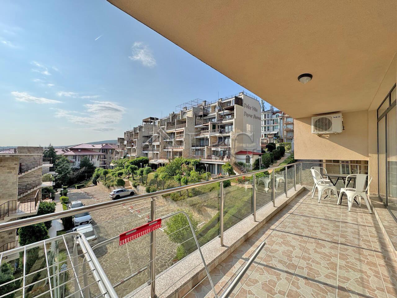 Seafront! Furnished 1-Bedroom Apartment with Sea View in Dolce Vita 2, Sveti Vlas — photo 5 of 12