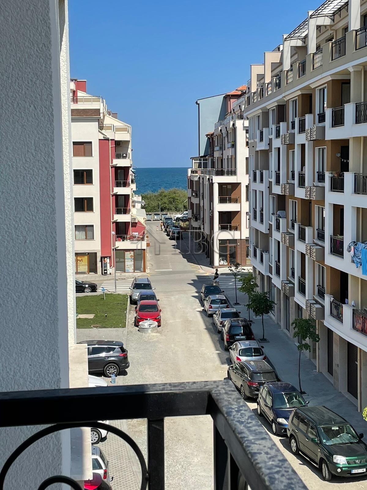Luxury 4-Bedroom Apartment with Sea View in Aivazovsky Park, Pomorie — photo 10 of 25