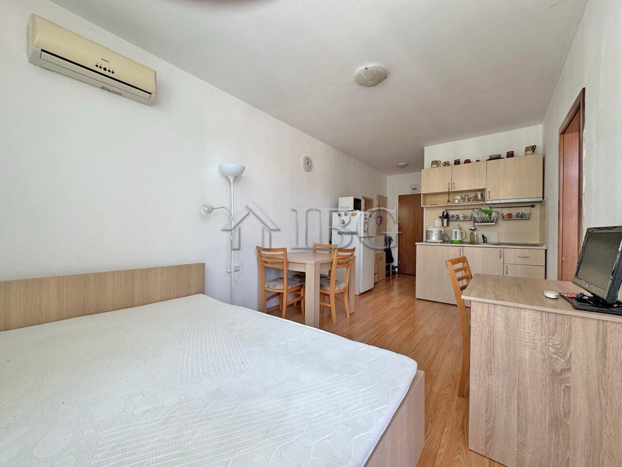 1-Bedroom Apartment with Pool View Gerber 2, Sunny Beach — photo 8 of 10