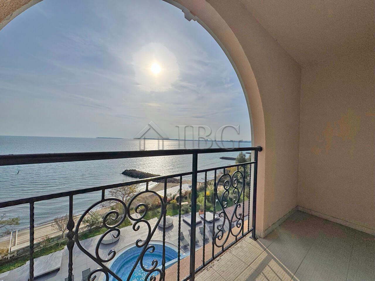 Studio with Sea & Pool View in Grand Hotel Sveti Vlas - Beachfront — photo 2