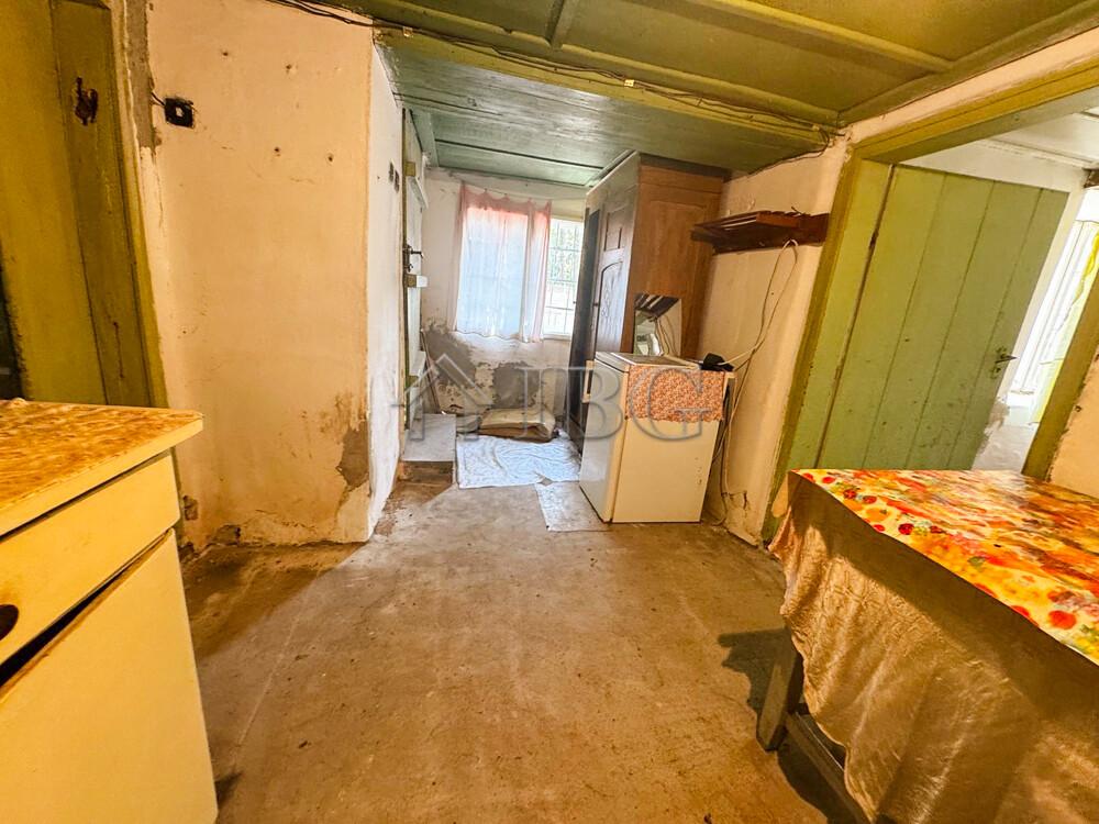 Old House with Large Garden & Great Renovation Potential Bozhichen, Ruse — photo 8 of 16
