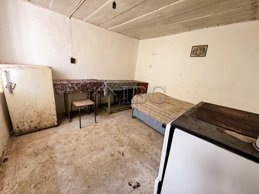 Old House with Large Garden & Great Renovation Potential Bozhichen, Ruse — photo 12 of 16