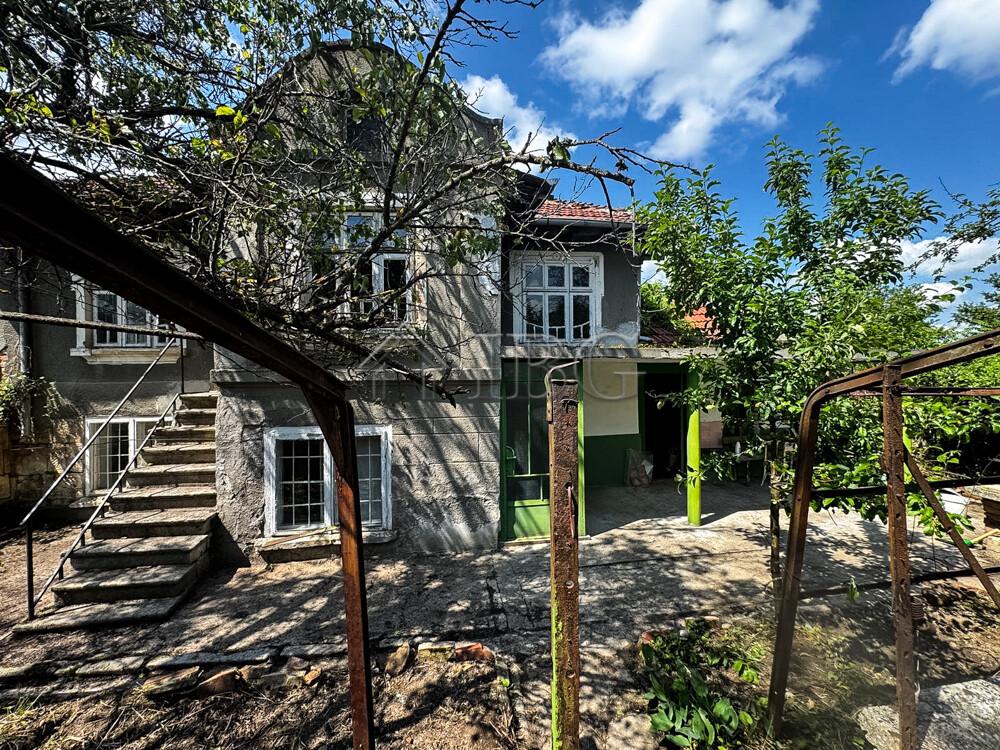 Old House with Large Garden & Great Renovation Potential Bozhichen, Ruse — main photo